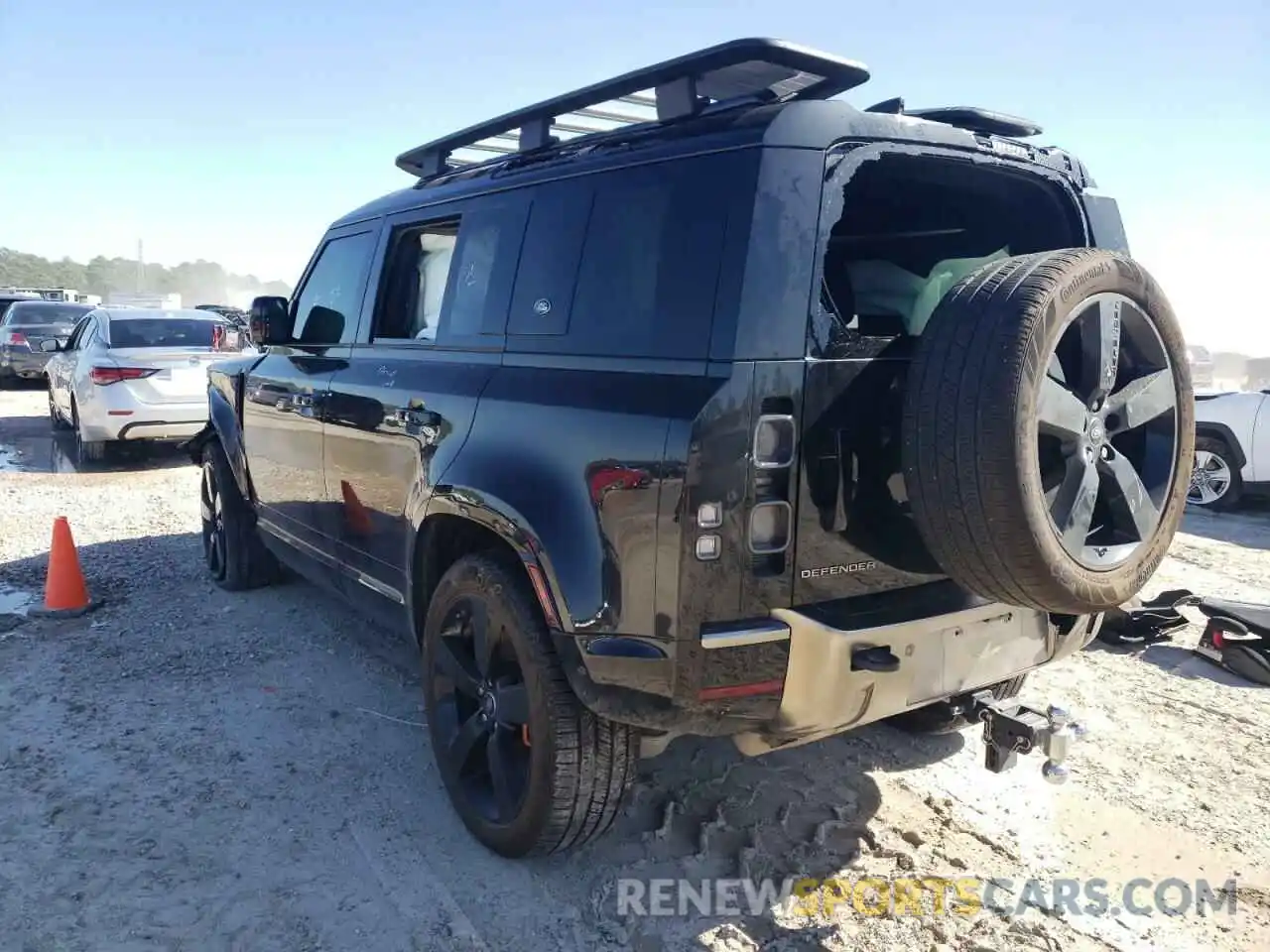 3 Photograph of a damaged car SALEXEEU4L2032123 LAND ROVER DEFENDER 2020