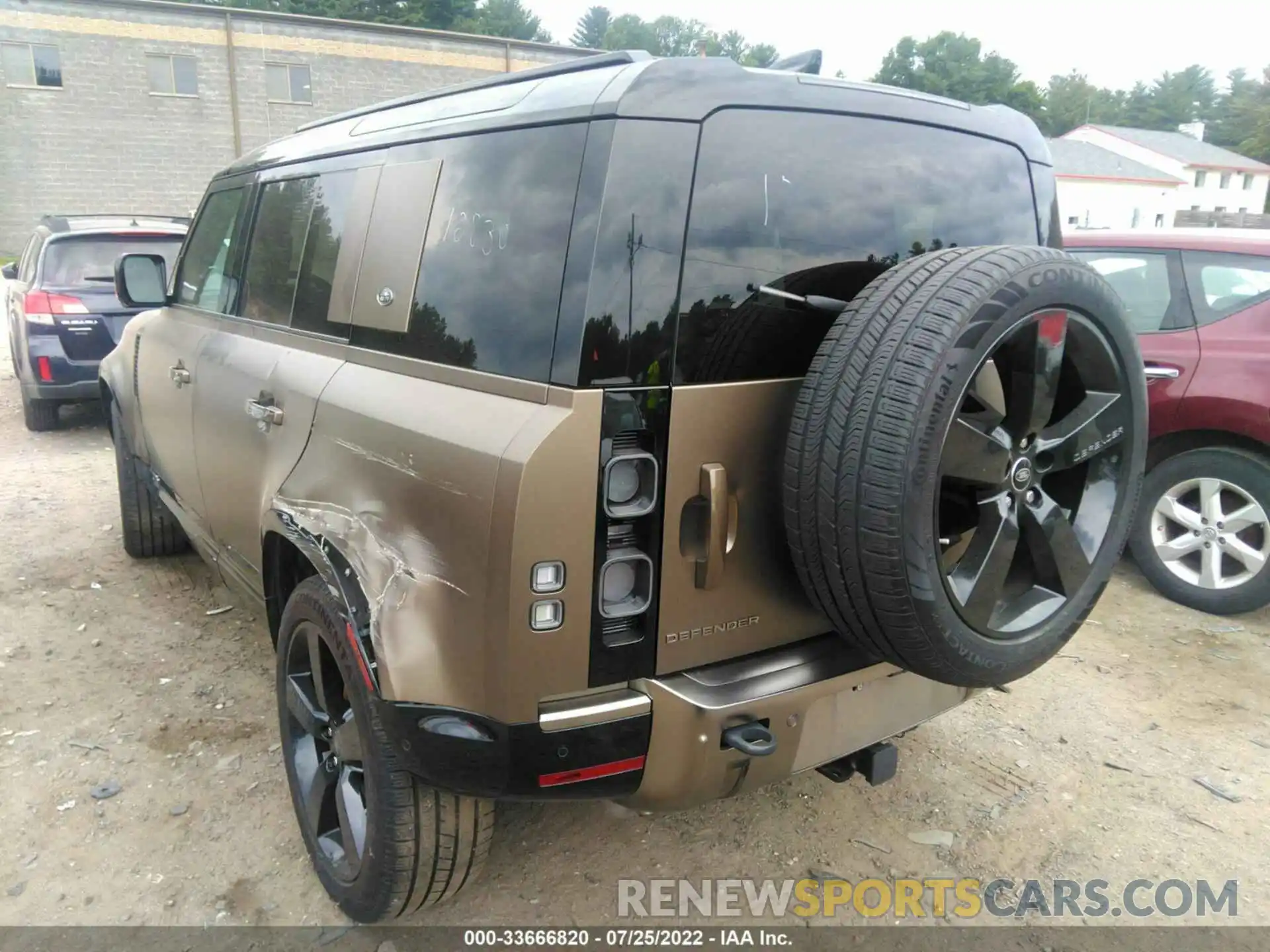 3 Photograph of a damaged car SALEXEEU6L2032365 LAND ROVER DEFENDER 2020