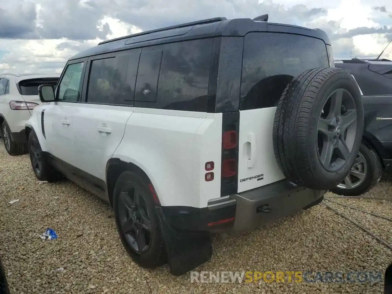 3 Photograph of a damaged car SALE27RU1M2049404 LAND ROVER DEFENDER 2021