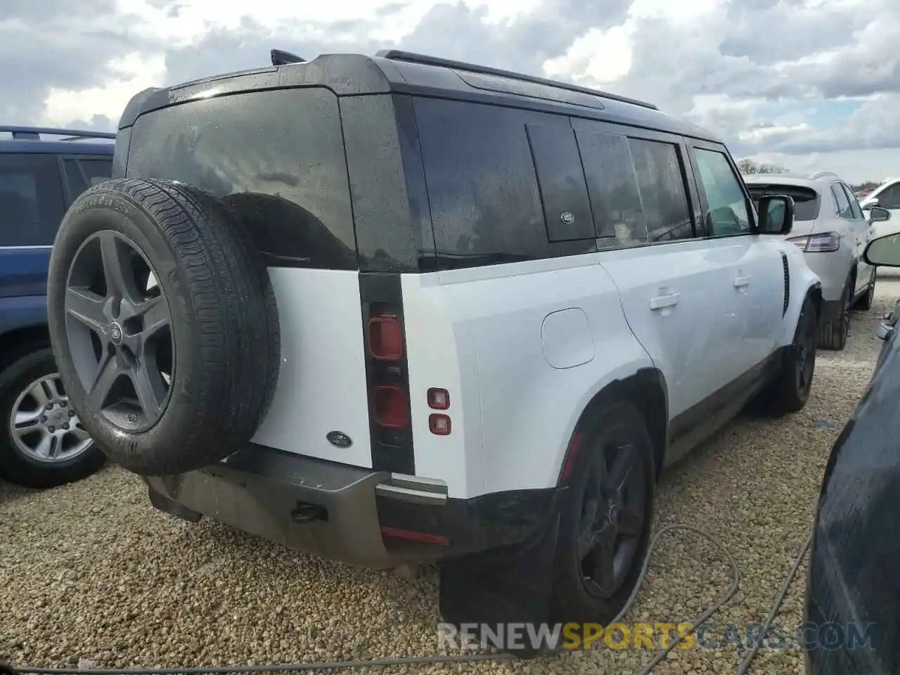 4 Photograph of a damaged car SALE27RU1M2049404 LAND ROVER DEFENDER 2021