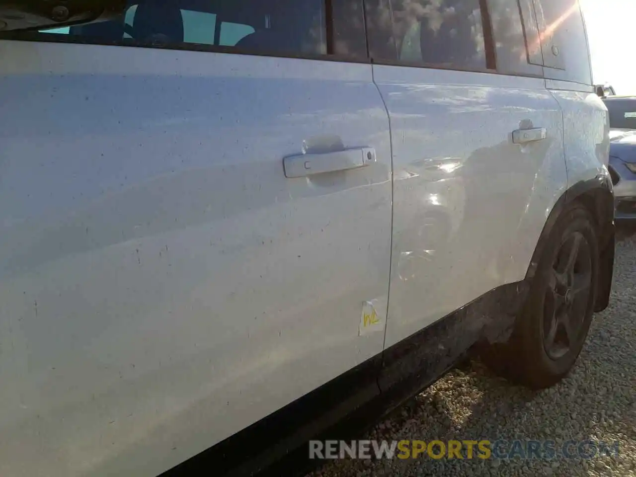 9 Photograph of a damaged car SALE27RU1M2049404 LAND ROVER DEFENDER 2021