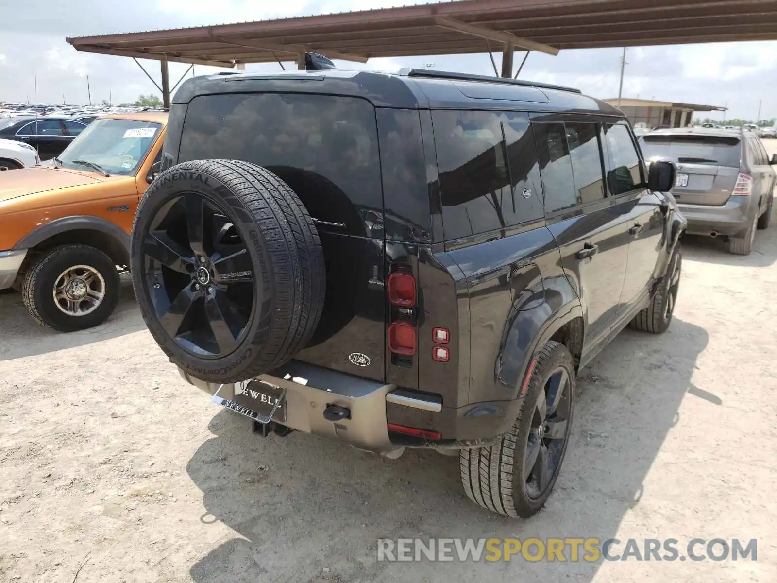 4 Фотография поврежденного автомобиля SALE2ERU8M2040476 LAND ROVER DEFENDER 2021