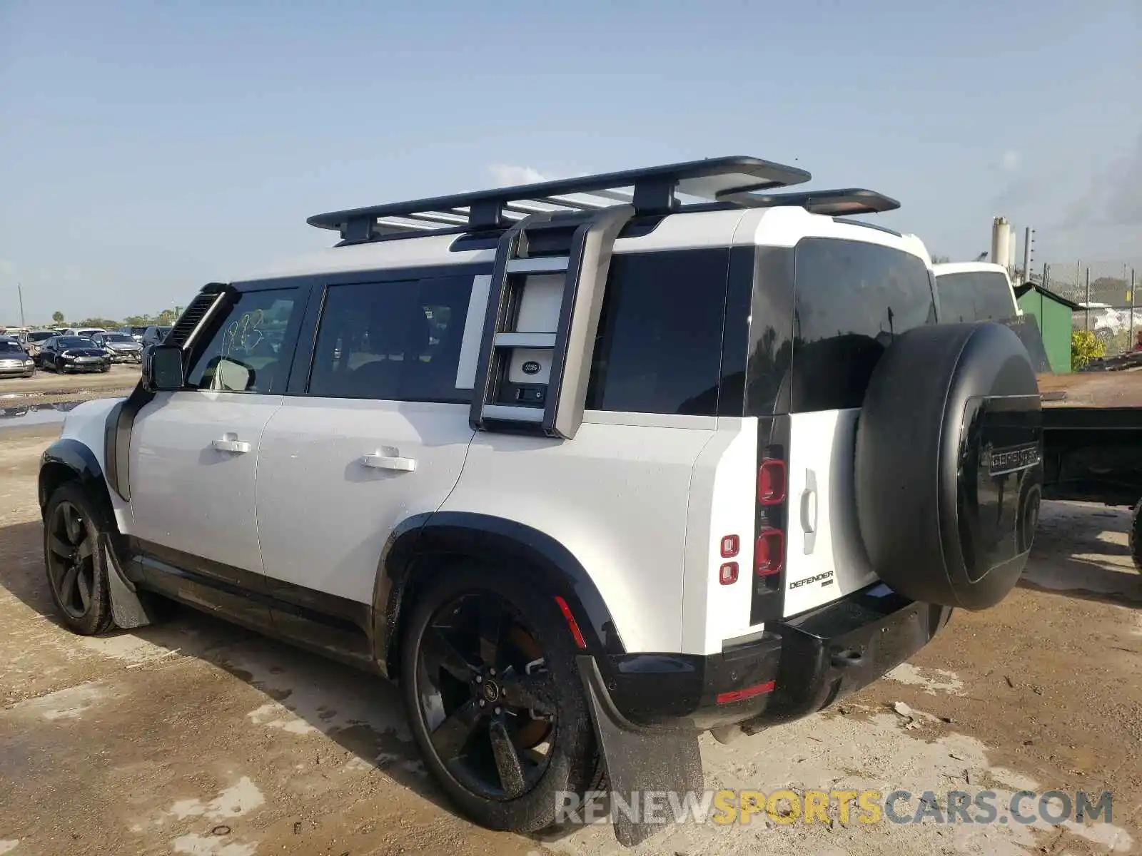 3 Photograph of a damaged car SALE2ERU8N2066464 LAND ROVER DEFENDER 2021