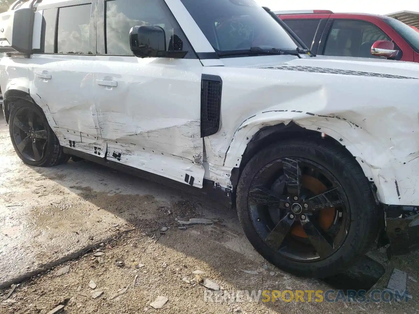 9 Photograph of a damaged car SALE2ERU8N2066464 LAND ROVER DEFENDER 2021