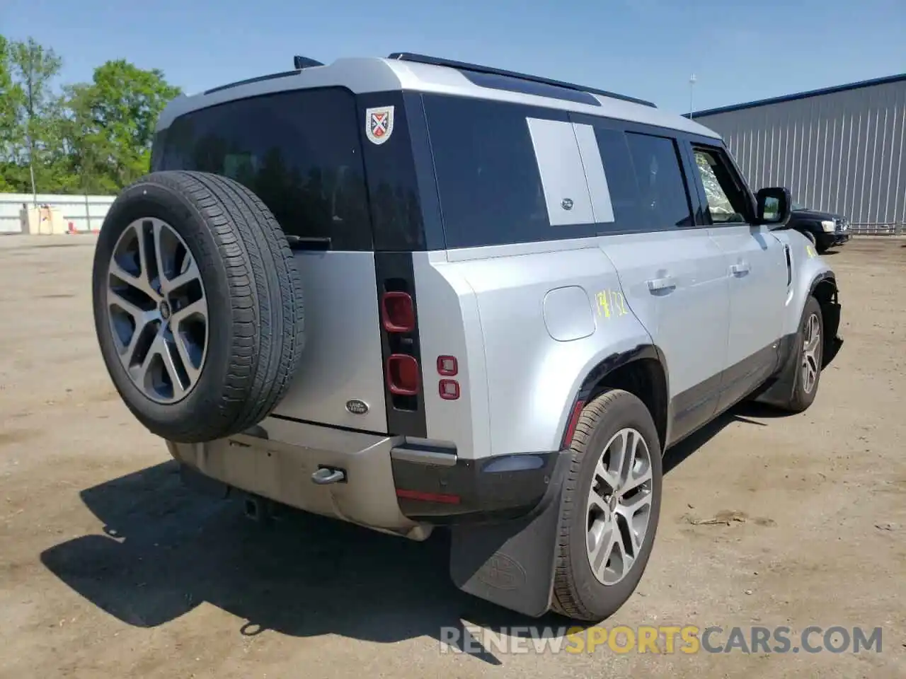 4 Photograph of a damaged car SALE37RU0M2038004 LAND ROVER DEFENDER 2021