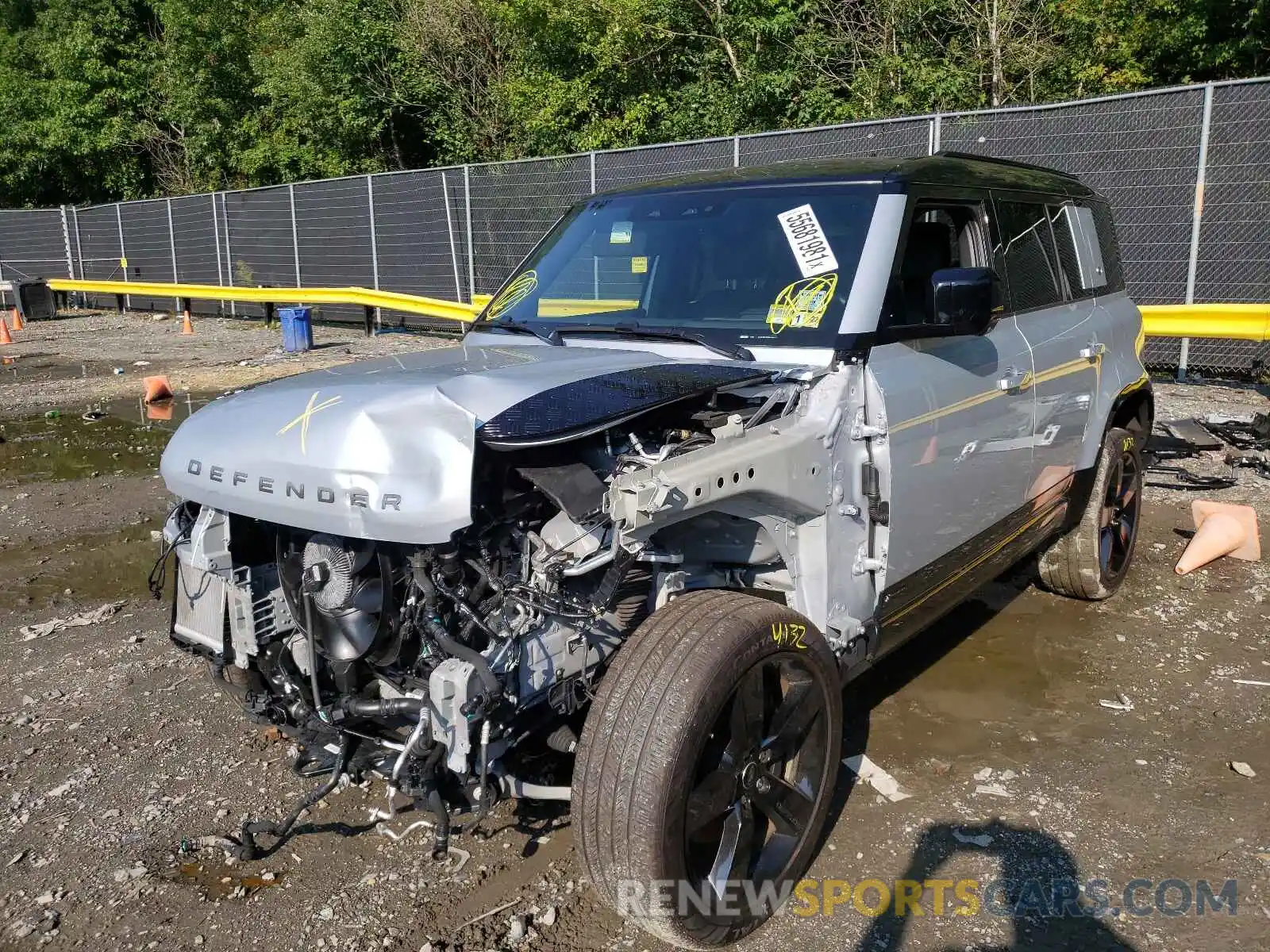 2 Photograph of a damaged car SALE3ERU2M2038901 LAND ROVER DEFENDER 2021