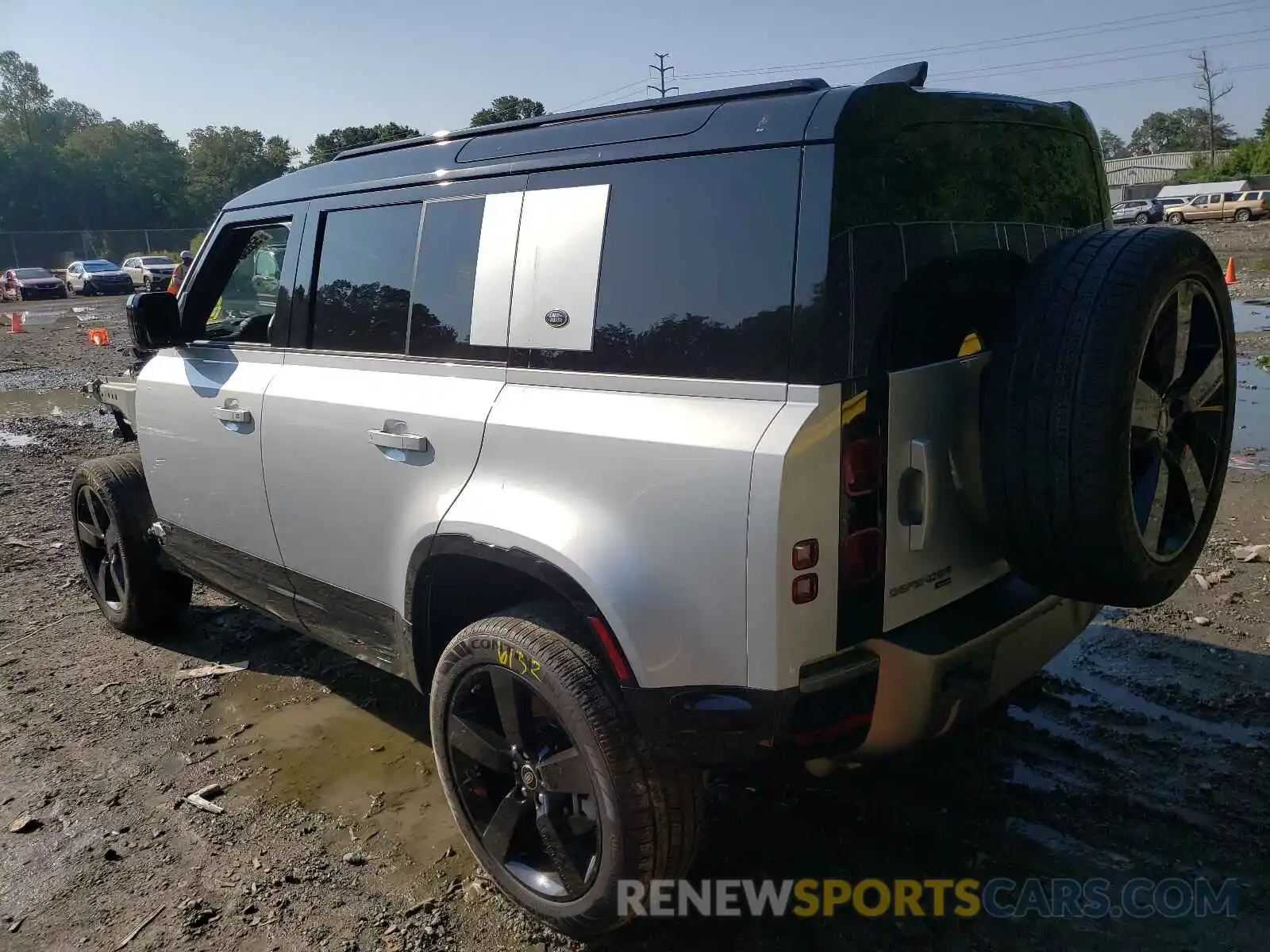 3 Photograph of a damaged car SALE3ERU2M2038901 LAND ROVER DEFENDER 2021