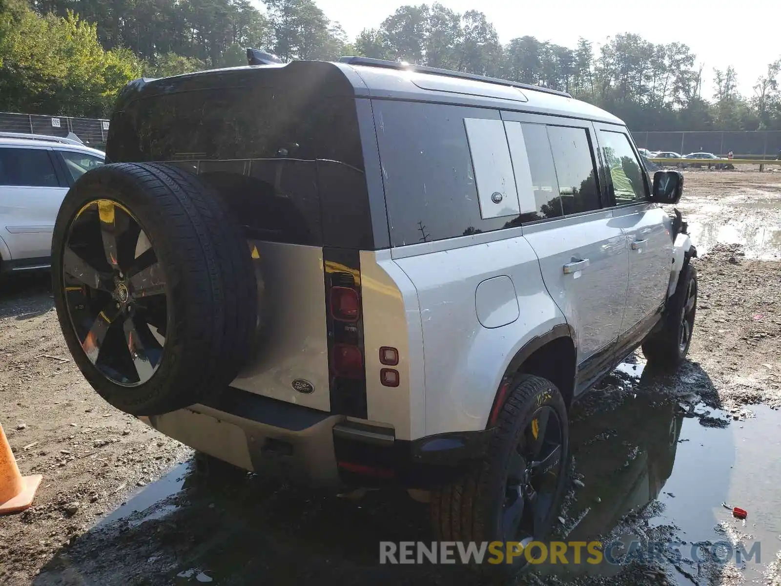 4 Photograph of a damaged car SALE3ERU2M2038901 LAND ROVER DEFENDER 2021