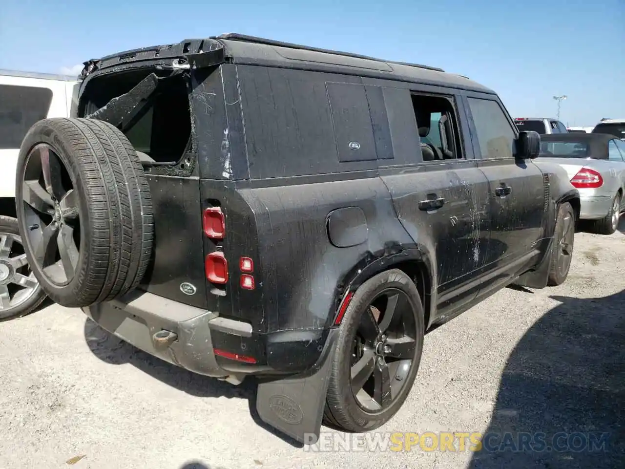 4 Photograph of a damaged car SALE3ERU4M2062343 LAND ROVER DEFENDER 2021