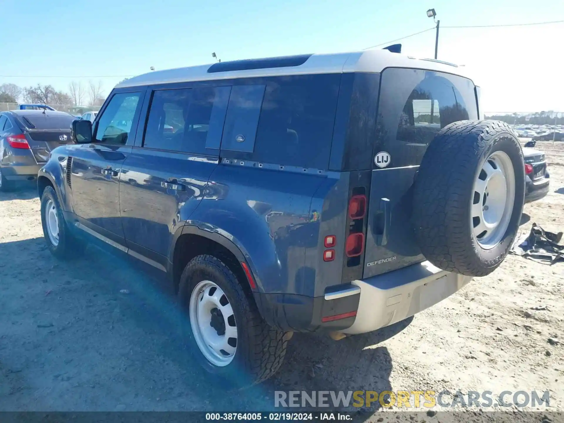 3 Photograph of a damaged car SALEJ7RXXM2041721 LAND ROVER DEFENDER 2021