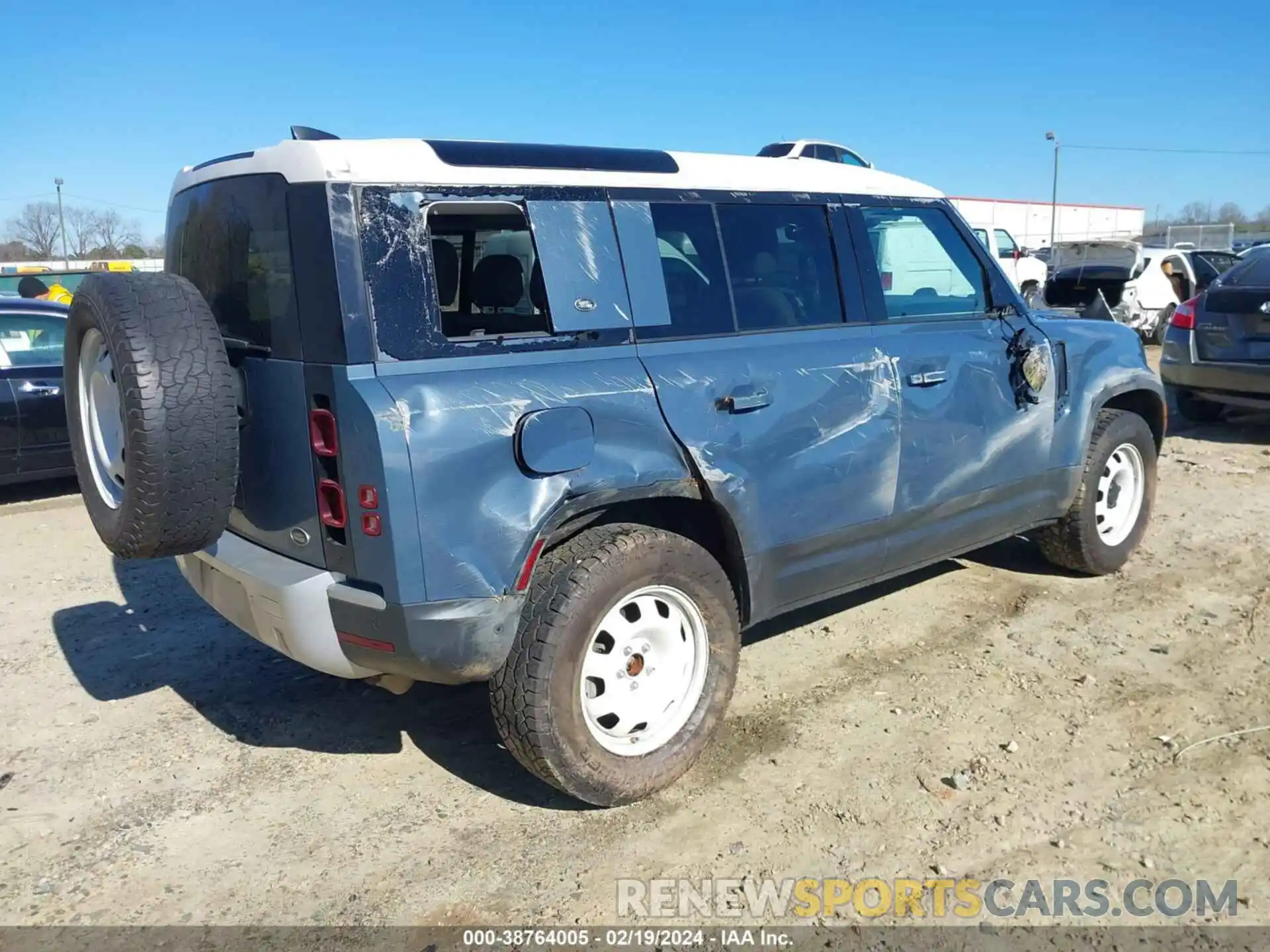 4 Photograph of a damaged car SALEJ7RXXM2041721 LAND ROVER DEFENDER 2021