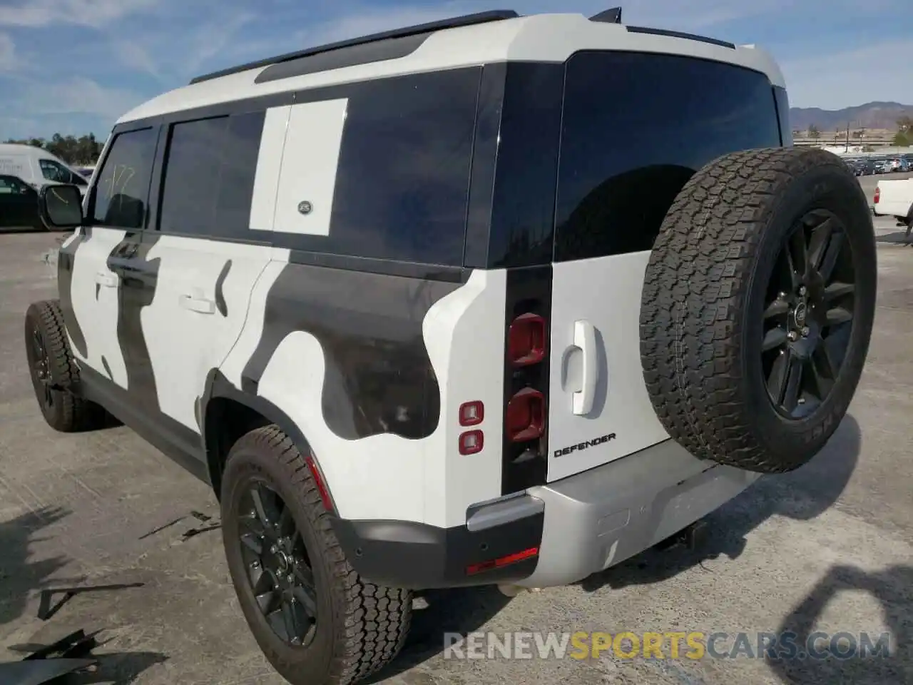 3 Photograph of a damaged car SALEJERX9M2046638 LAND ROVER DEFENDER 2021