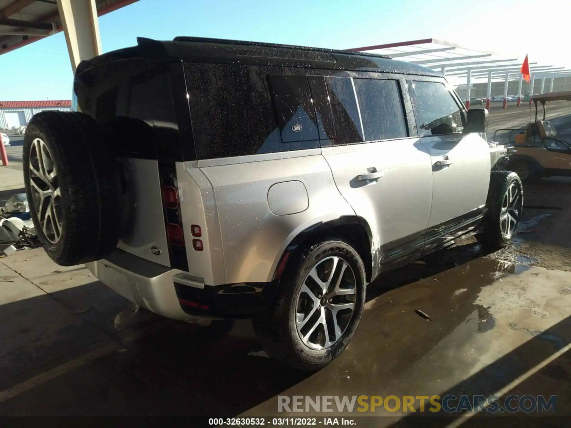 4 Photograph of a damaged car SALEPERU4M2039245 LAND ROVER DEFENDER 2021