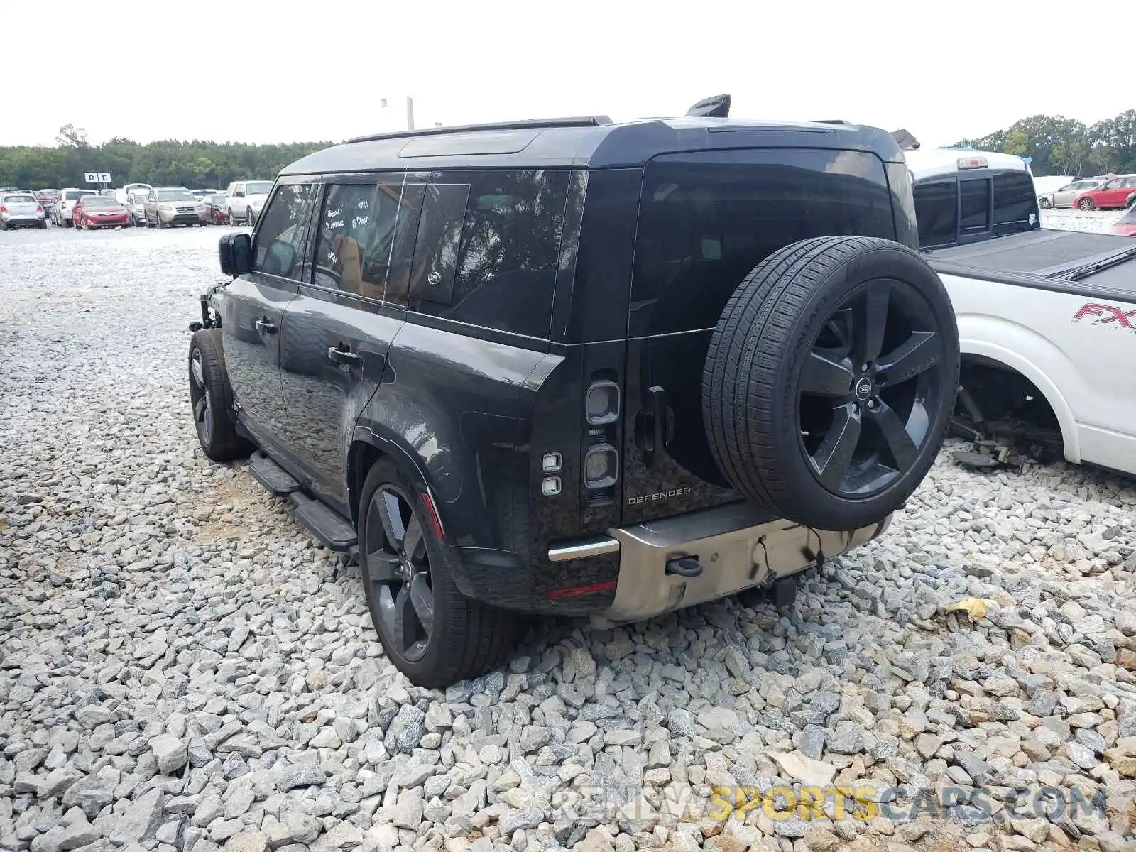 3 Фотография поврежденного автомобиля SALEXERU0M2037458 LAND ROVER DEFENDER 2021