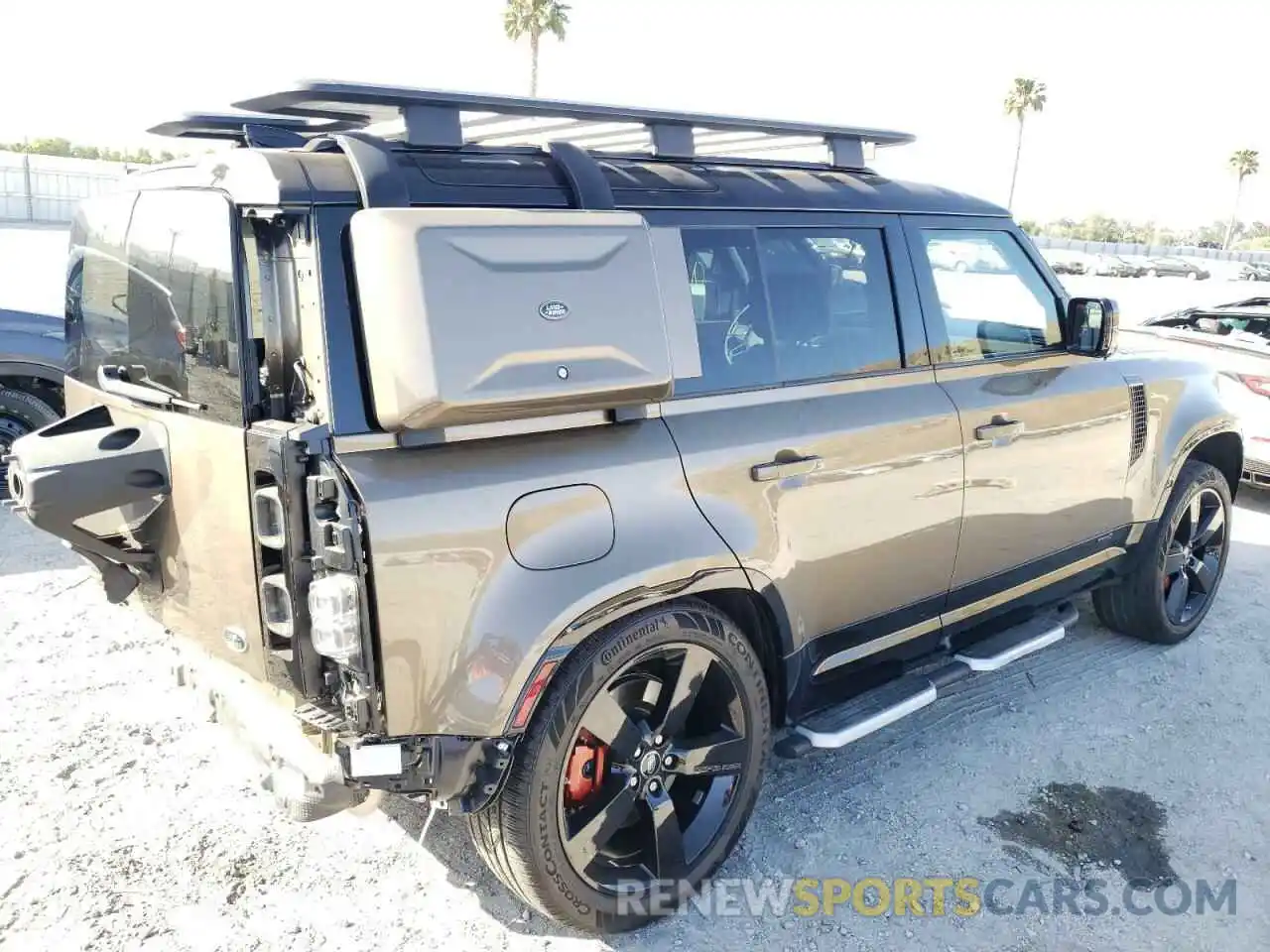 4 Photograph of a damaged car SALEXERU6M2051798 LAND ROVER DEFENDER 2021