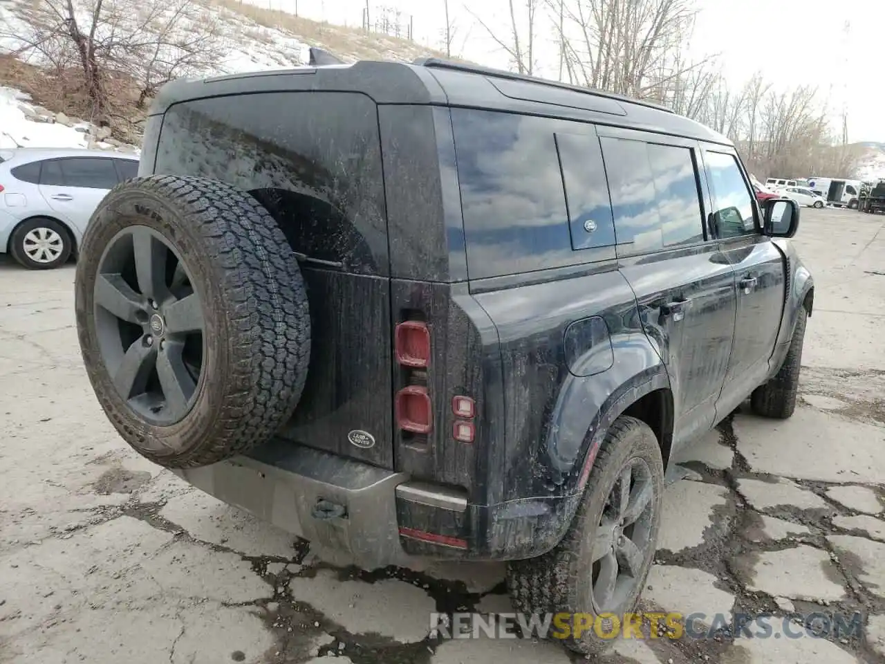 4 Photograph of a damaged car SALE37RU0N2072347 LAND ROVER DEFENDER 2022