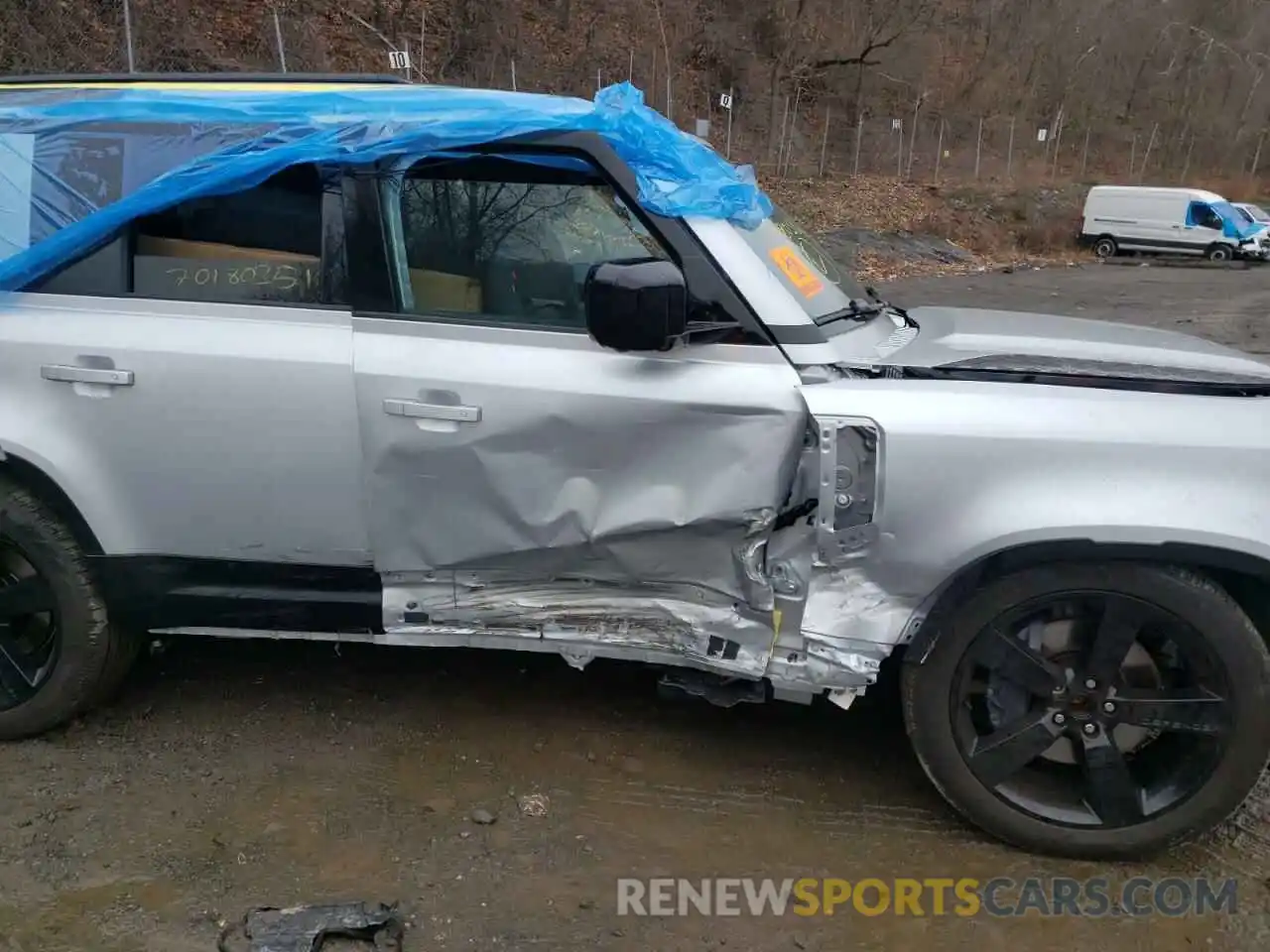 9 Photograph of a damaged car SALE37RU3N2068597 LAND ROVER DEFENDER 2022