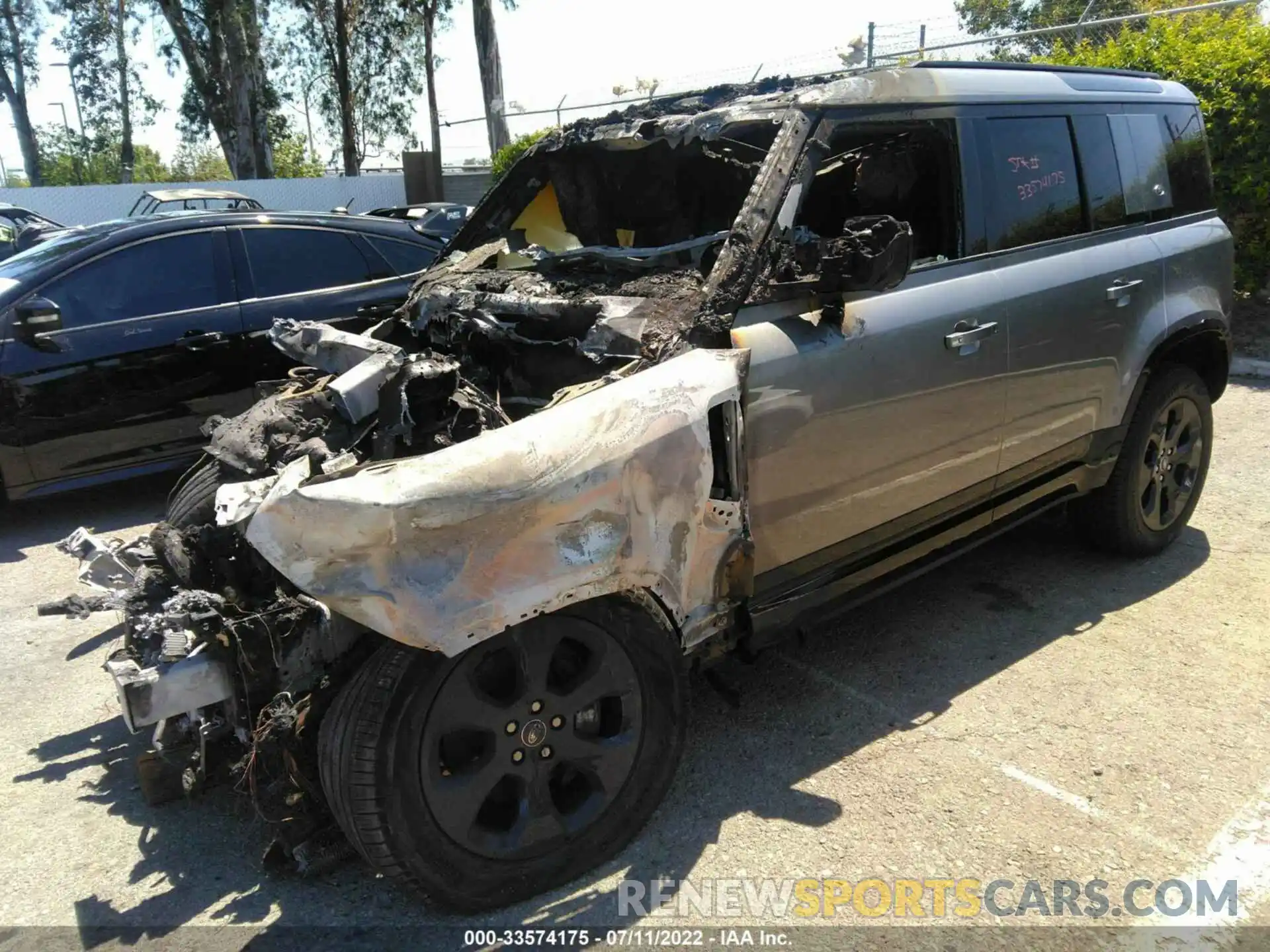 2 Photograph of a damaged car SALE37RU7N2076055 LAND ROVER DEFENDER 2022