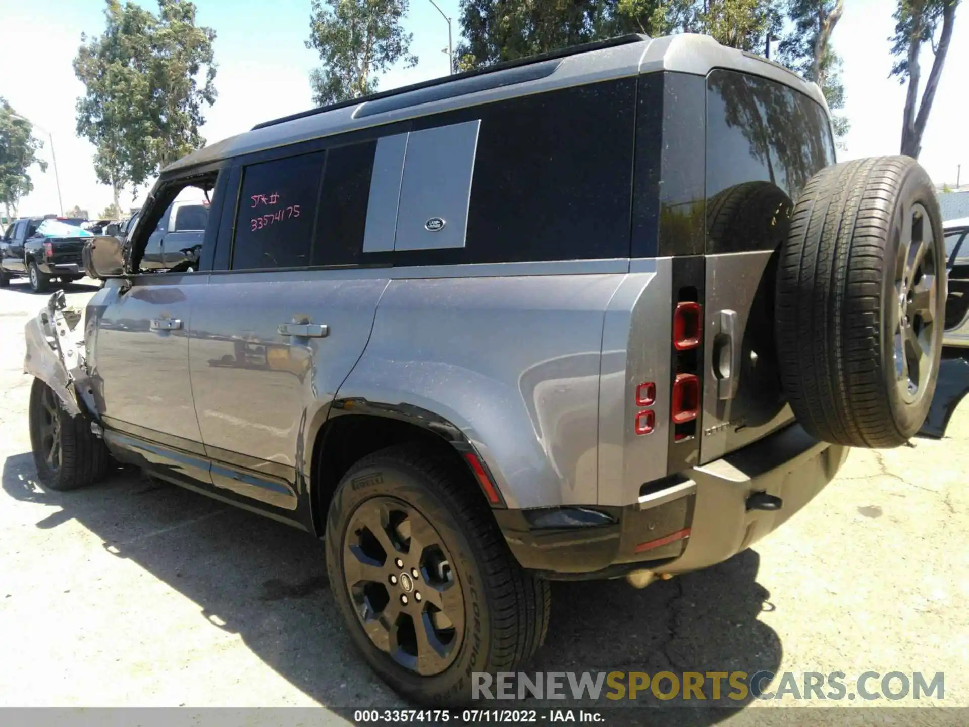 3 Photograph of a damaged car SALE37RU7N2076055 LAND ROVER DEFENDER 2022