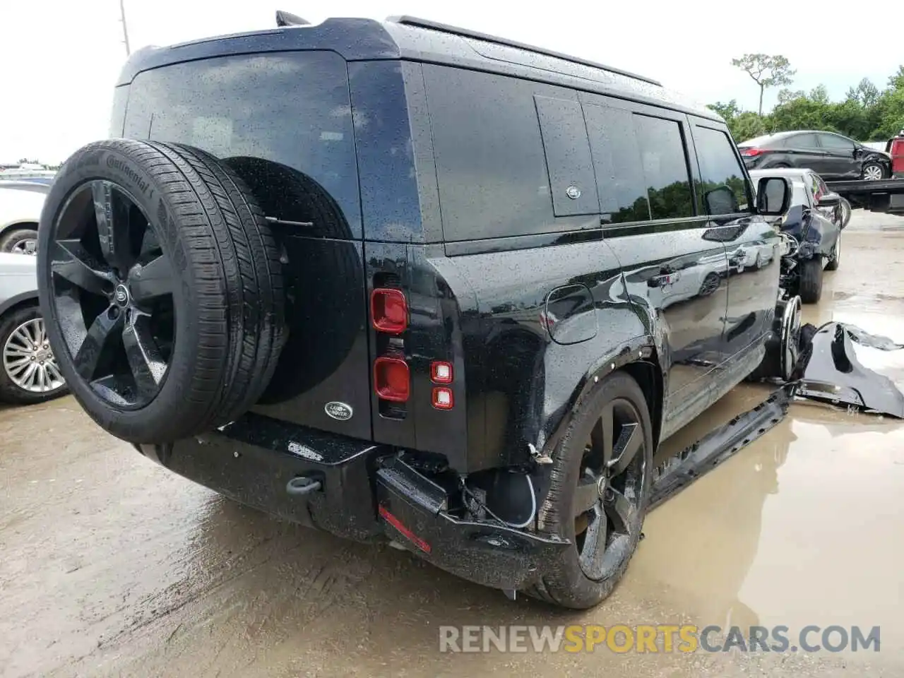 4 Photograph of a damaged car SALE3ERU7N2095306 LAND ROVER DEFENDER 2022