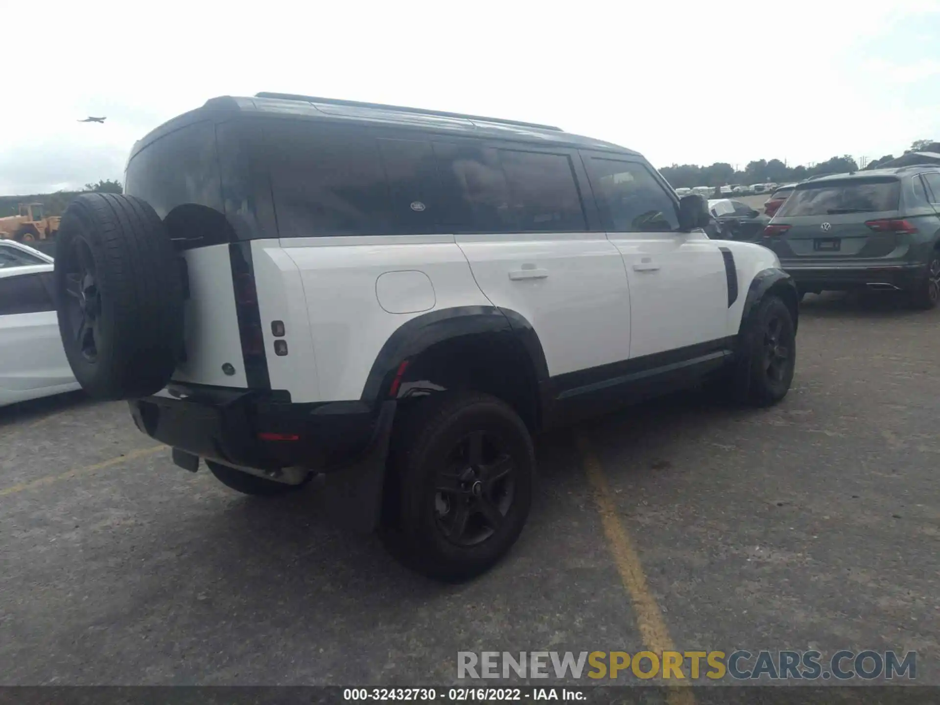 4 Photograph of a damaged car SALEJ7RX5N2085871 LAND ROVER DEFENDER 2022