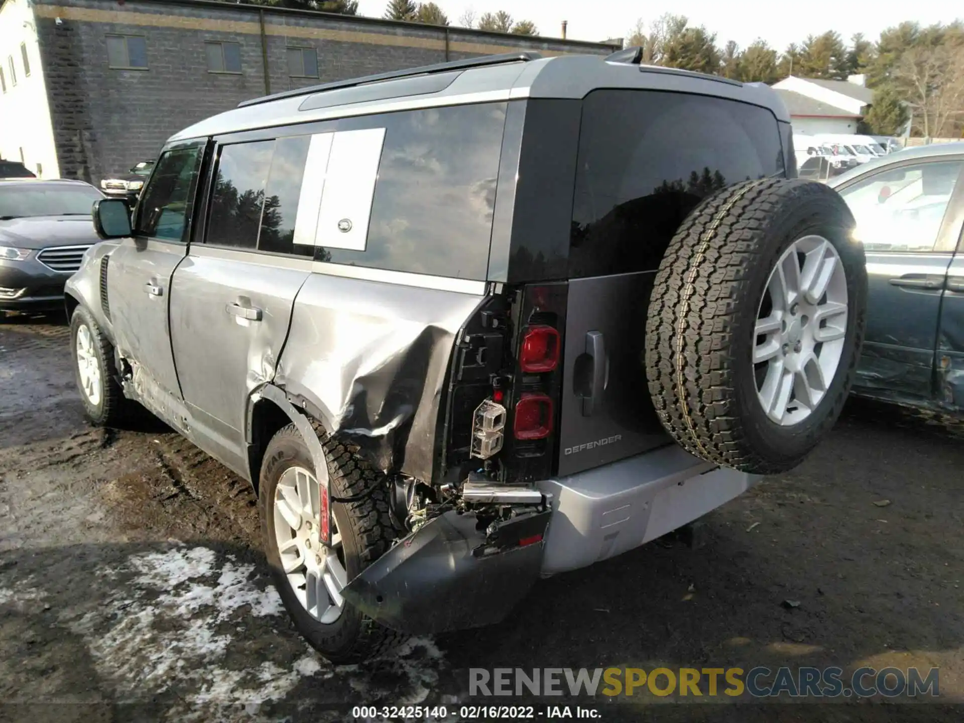 3 Фотография поврежденного автомобиля SALEJERX6N2095524 LAND ROVER DEFENDER 2022