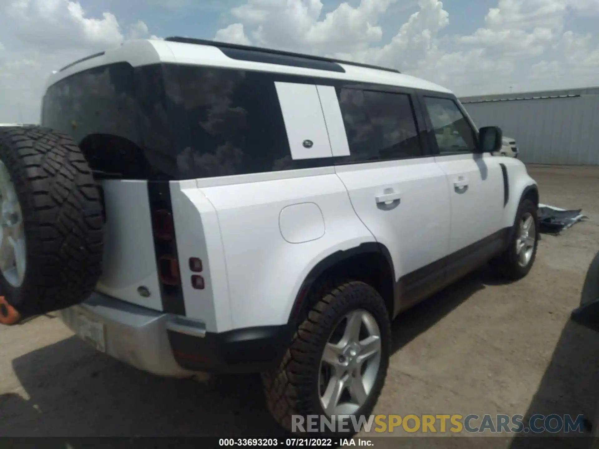 4 Photograph of a damaged car SALEP7RU7N2081115 LAND ROVER DEFENDER 2022