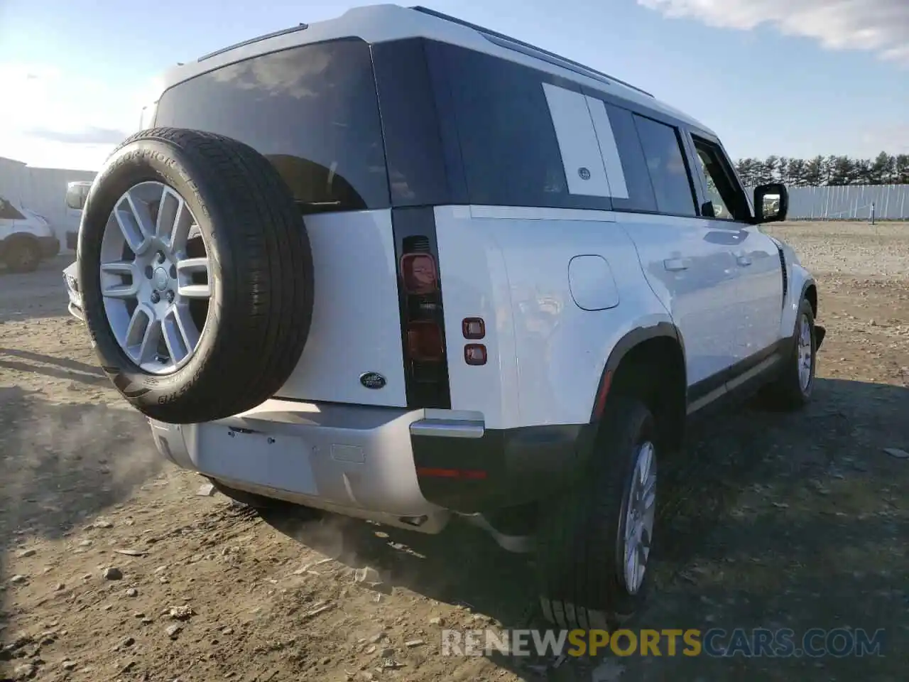 4 Photograph of a damaged car SALEP7RU8N2088719 LAND ROVER DEFENDER 2022