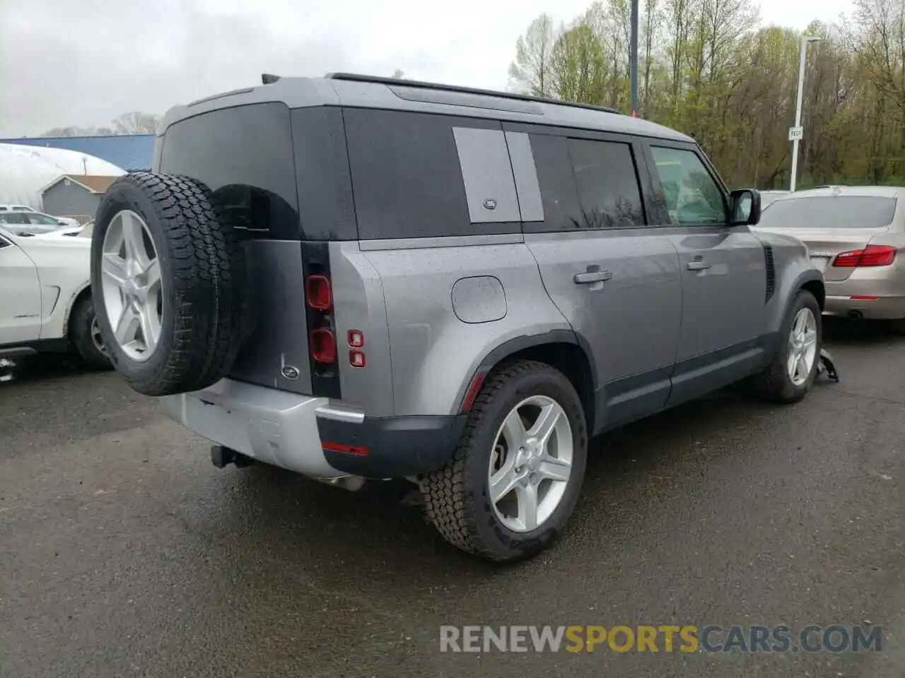 4 Photograph of a damaged car SALEPERU7N2085282 LAND ROVER DEFENDER 2022