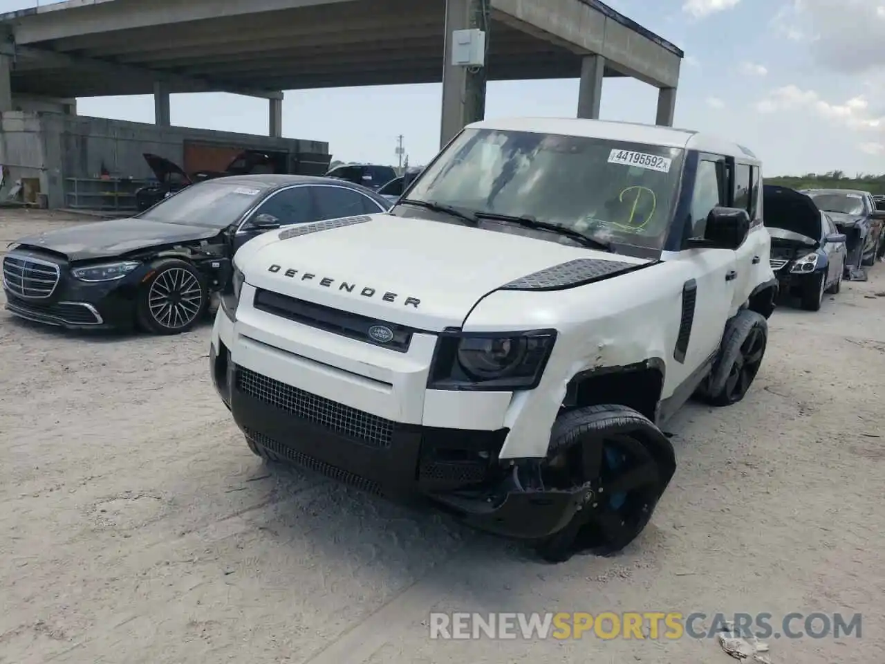 2 Photograph of a damaged car SALEWERE9N2096182 LAND ROVER DEFENDER 2022