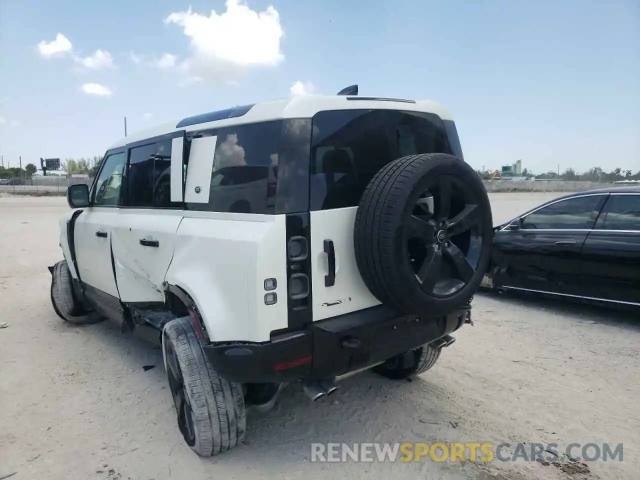 3 Photograph of a damaged car SALEWERE9N2096182 LAND ROVER DEFENDER 2022