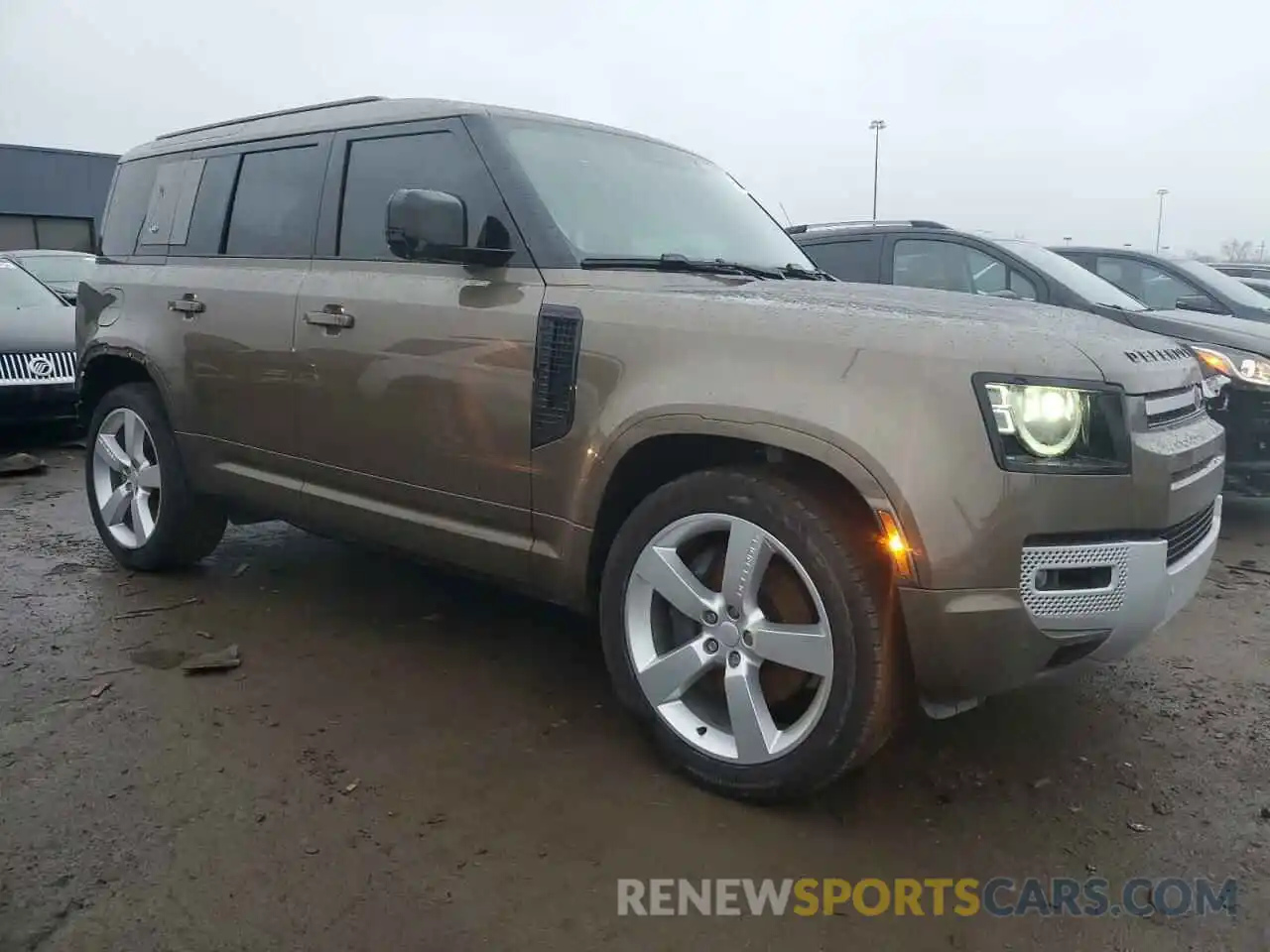 4 Photograph of a damaged car SALEWERU5N2105242 LAND ROVER DEFENDER 2022