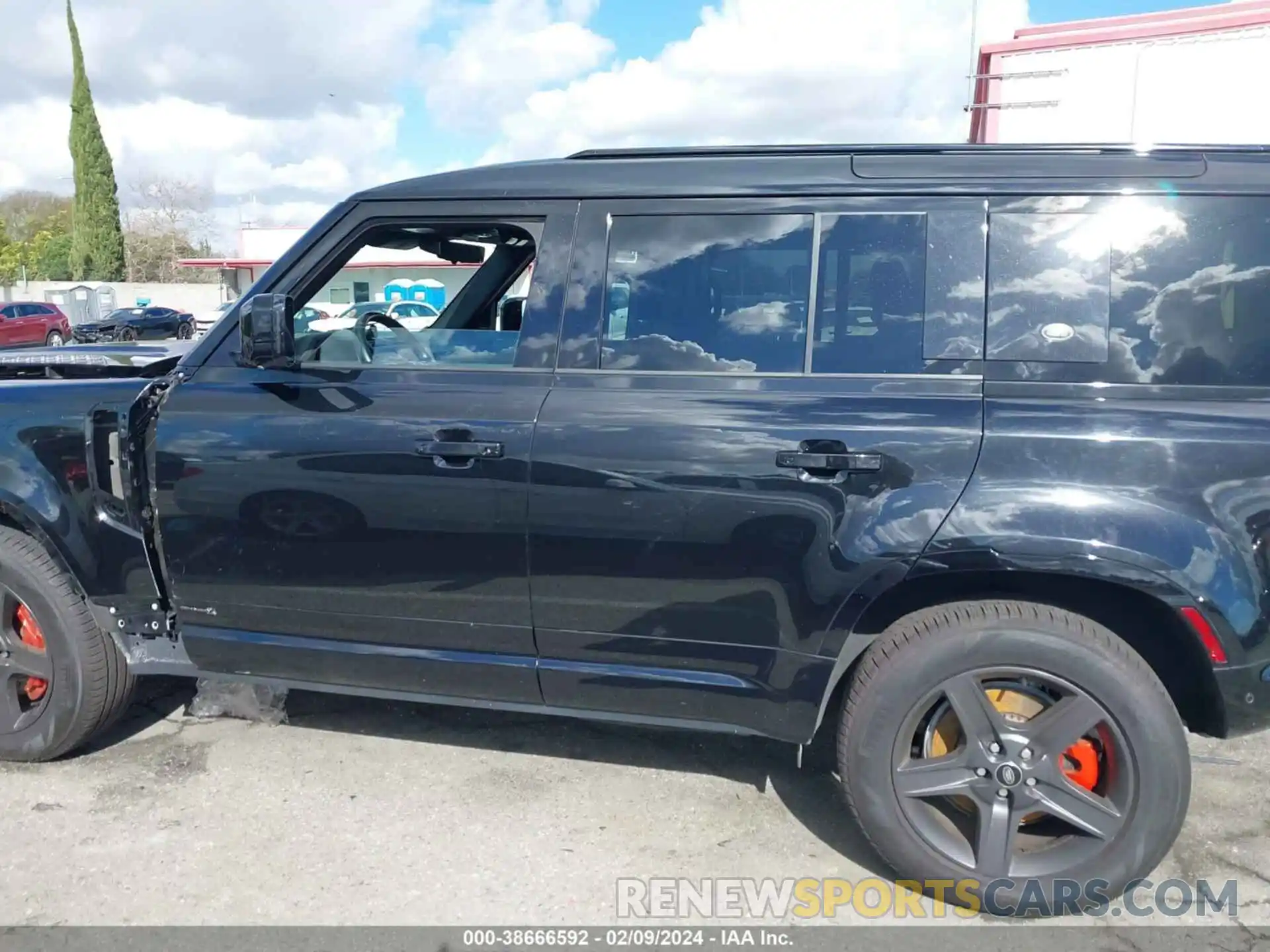 14 Photograph of a damaged car SALEXERU1N2074259 LAND ROVER DEFENDER 2022