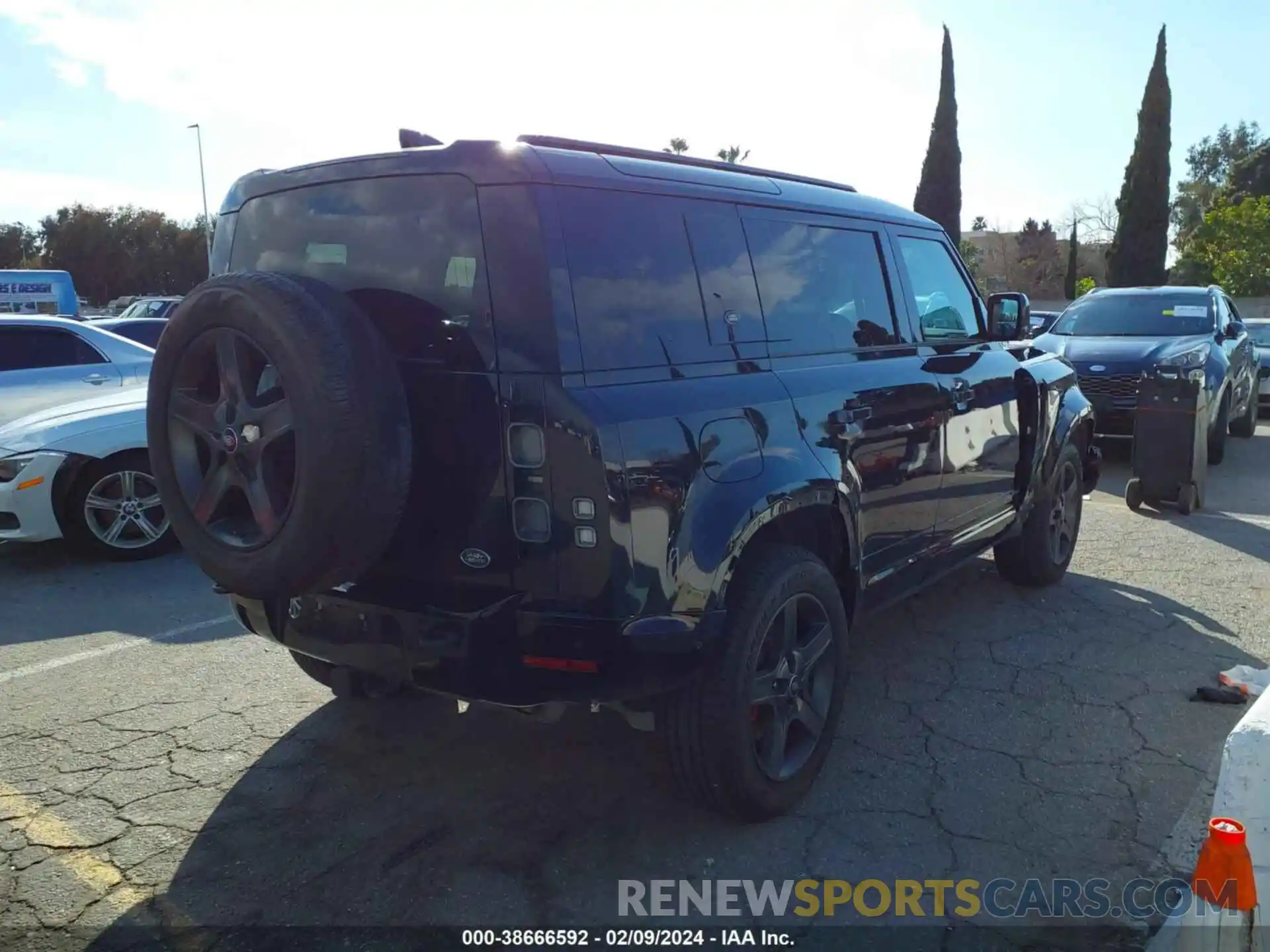 4 Photograph of a damaged car SALEXERU1N2074259 LAND ROVER DEFENDER 2022