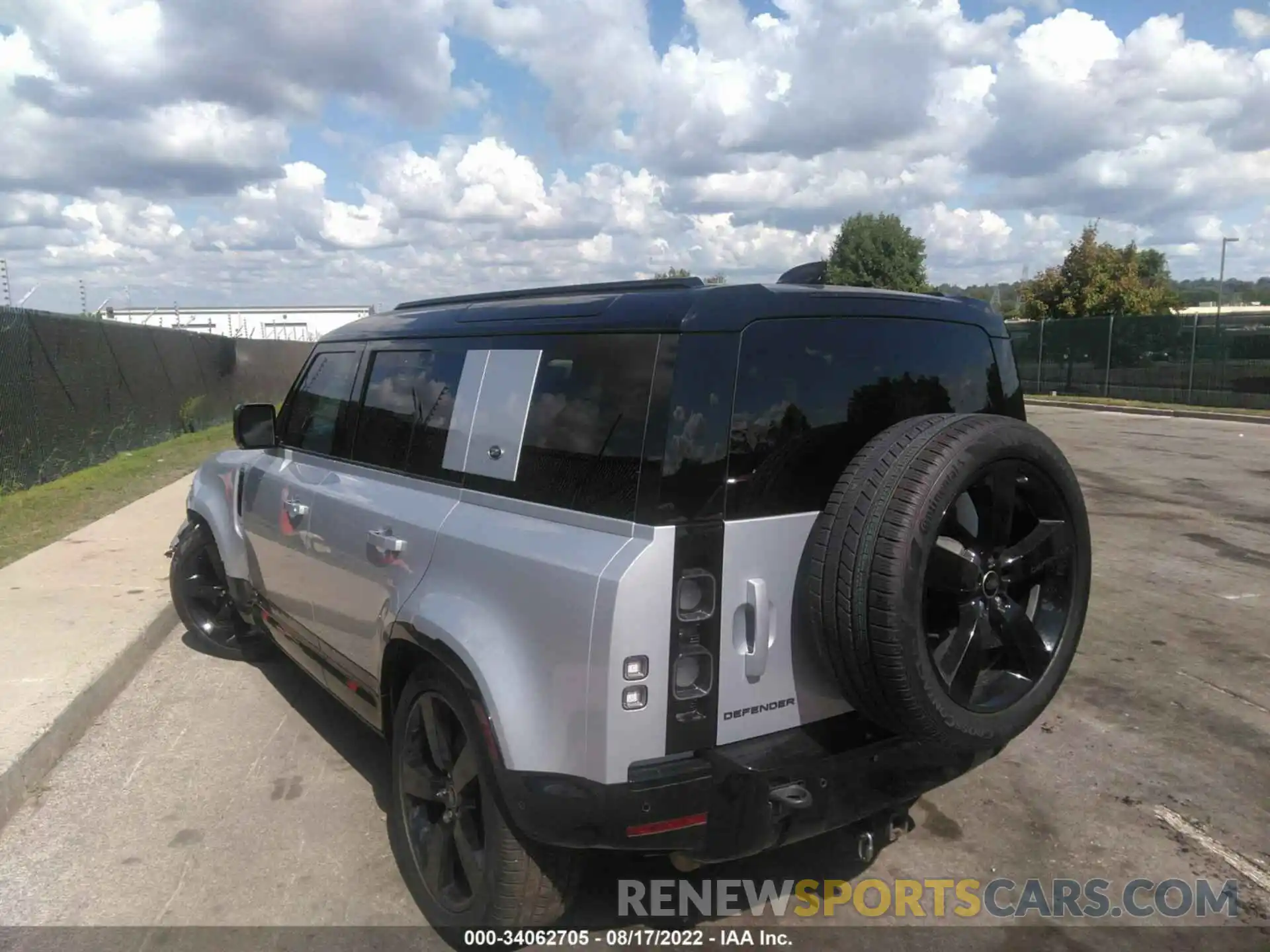 3 Photograph of a damaged car SALEXERU4N2073221 LAND ROVER DEFENDER 2022