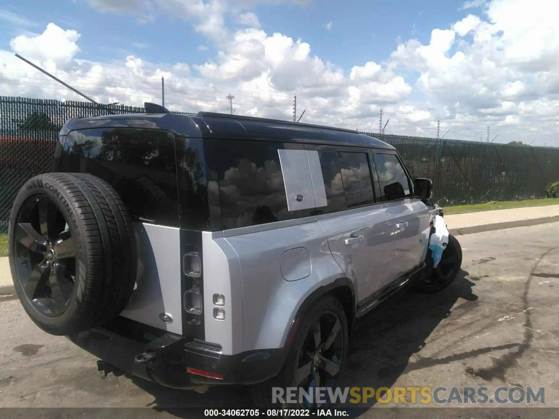 4 Photograph of a damaged car SALEXERU4N2073221 LAND ROVER DEFENDER 2022