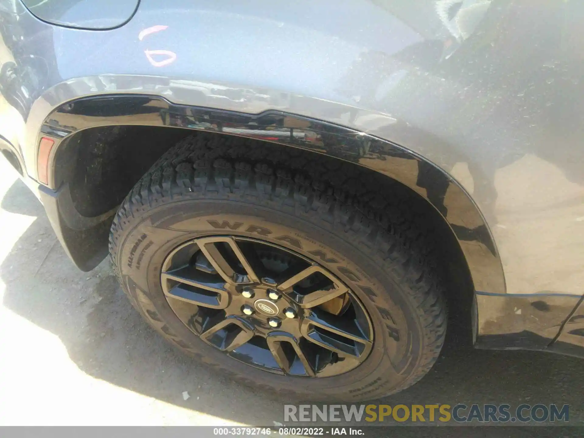 16 Photograph of a damaged car SALEY6RU6N2068850 LAND ROVER DEFENDER 2022