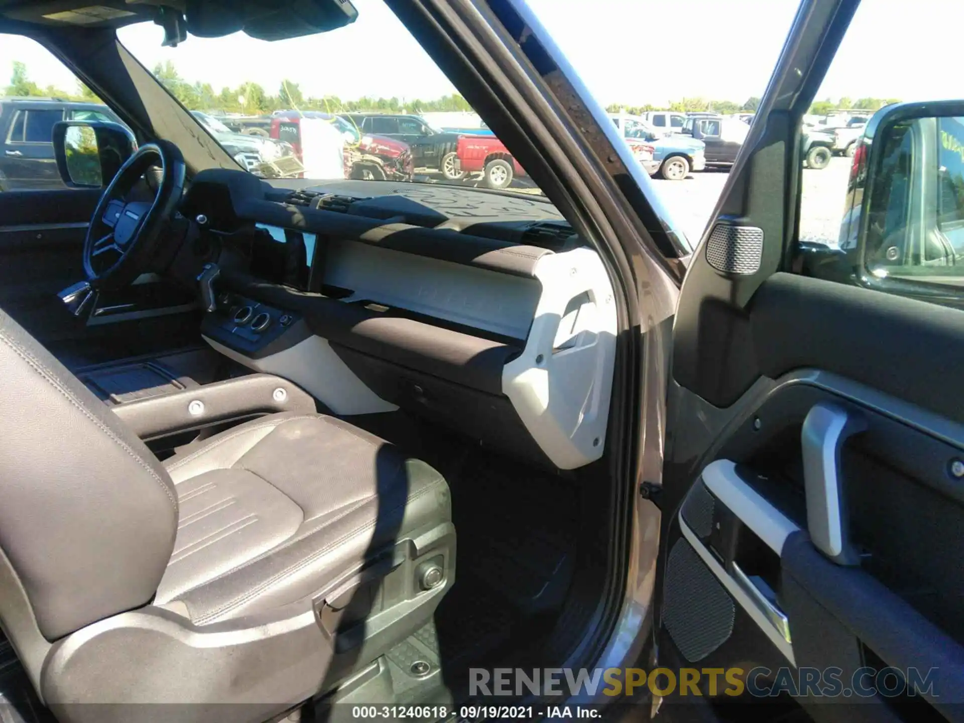 5 Photograph of a damaged car SALEY6RUXN2063263 LAND ROVER DEFENDER 2022