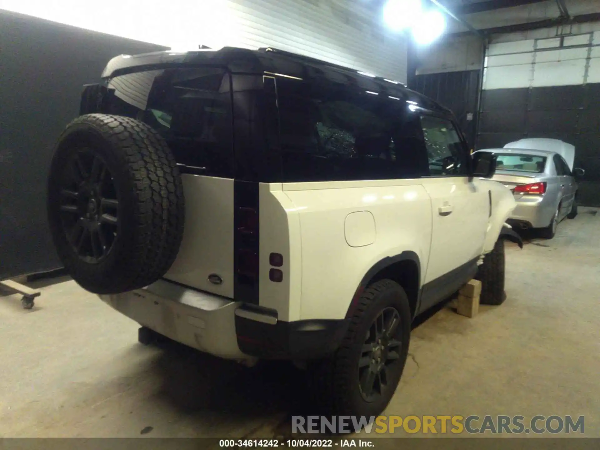 4 Photograph of a damaged car SALEP6EU9P2113694 LAND ROVER DEFENDER 2023