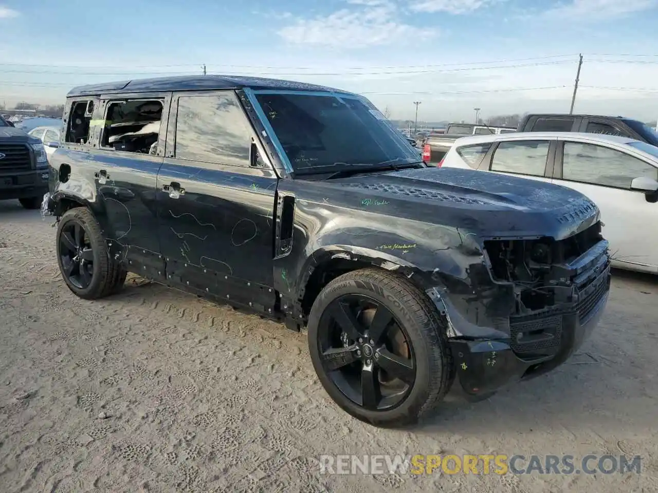 4 Photograph of a damaged car SALEWEEE8P2141038 LAND ROVER DEFENDER 2023