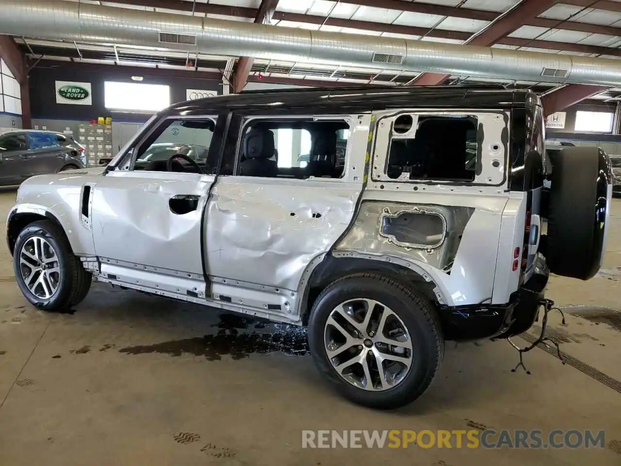 2 Photograph of a damaged car SALE27EUXR2259545 LAND ROVER DEFENDER 2024