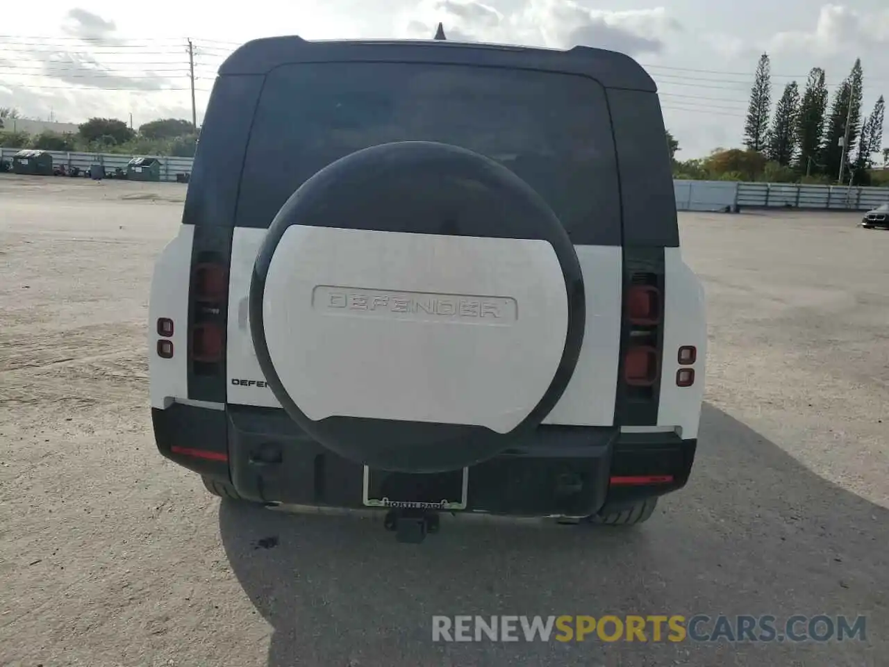 6 Photograph of a damaged car SALE2FEU7R2266950 LAND ROVER DEFENDER 2024