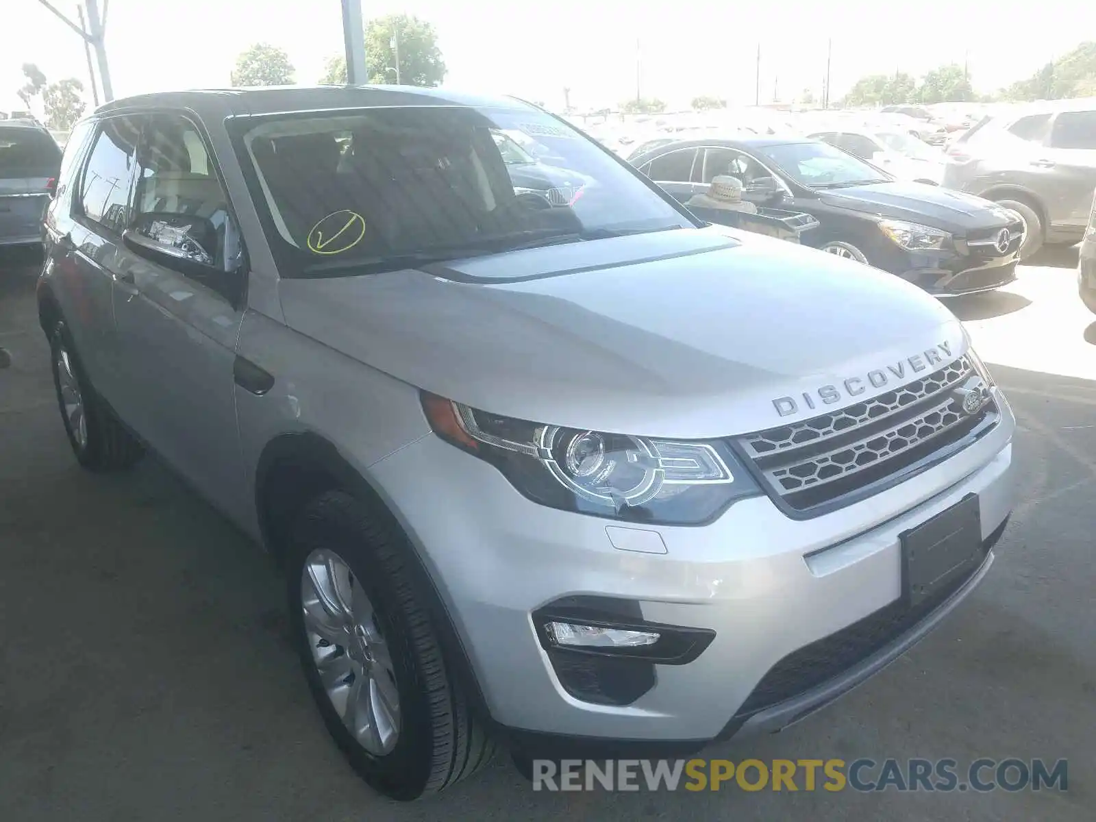 1 Photograph of a damaged car SALCP2FX0KH791698 LAND ROVER DISCOVERY 2019