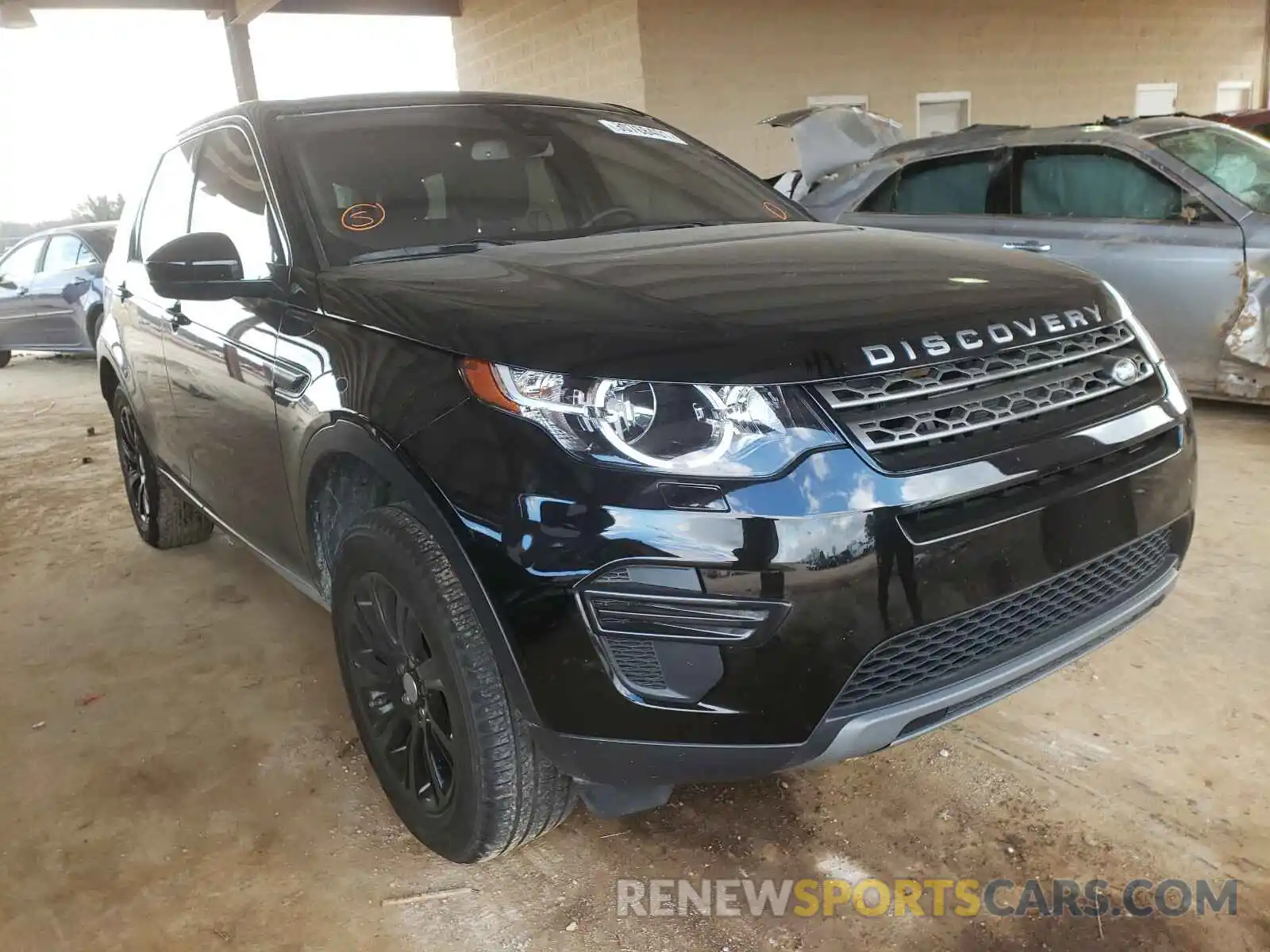 1 Photograph of a damaged car SALCP2FX0KH806751 LAND ROVER DISCOVERY 2019