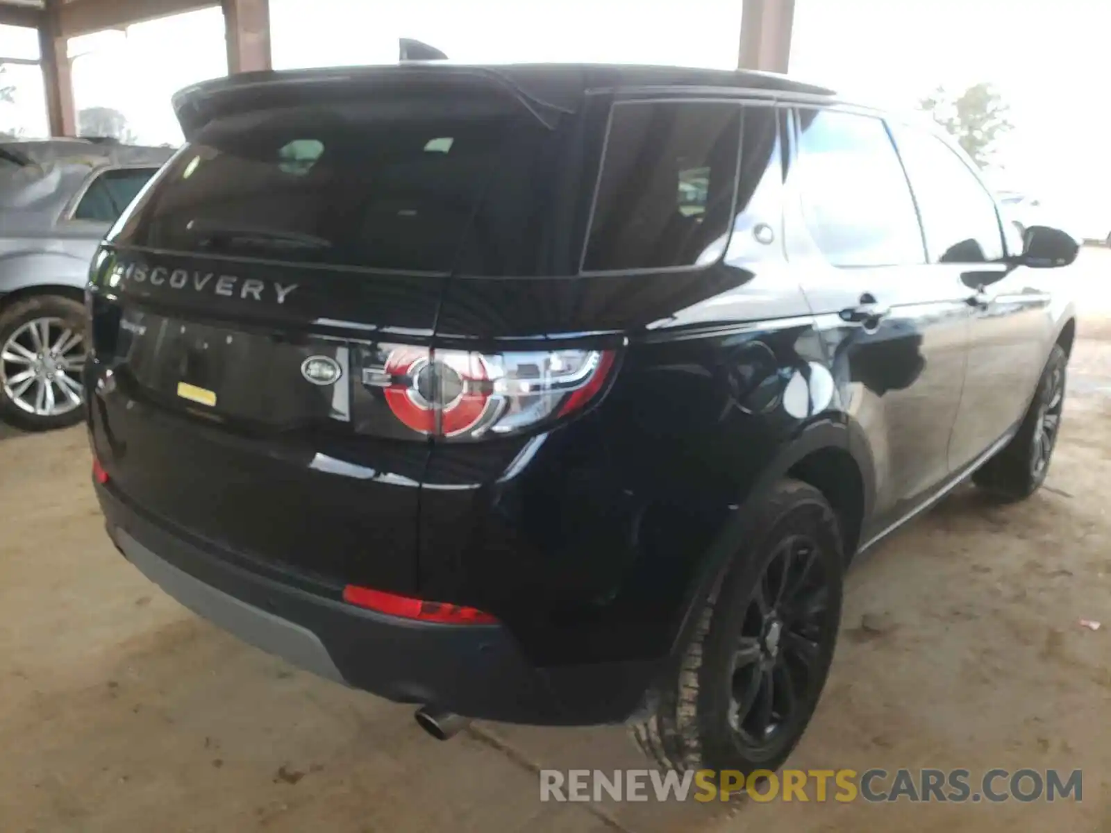 4 Photograph of a damaged car SALCP2FX0KH806751 LAND ROVER DISCOVERY 2019