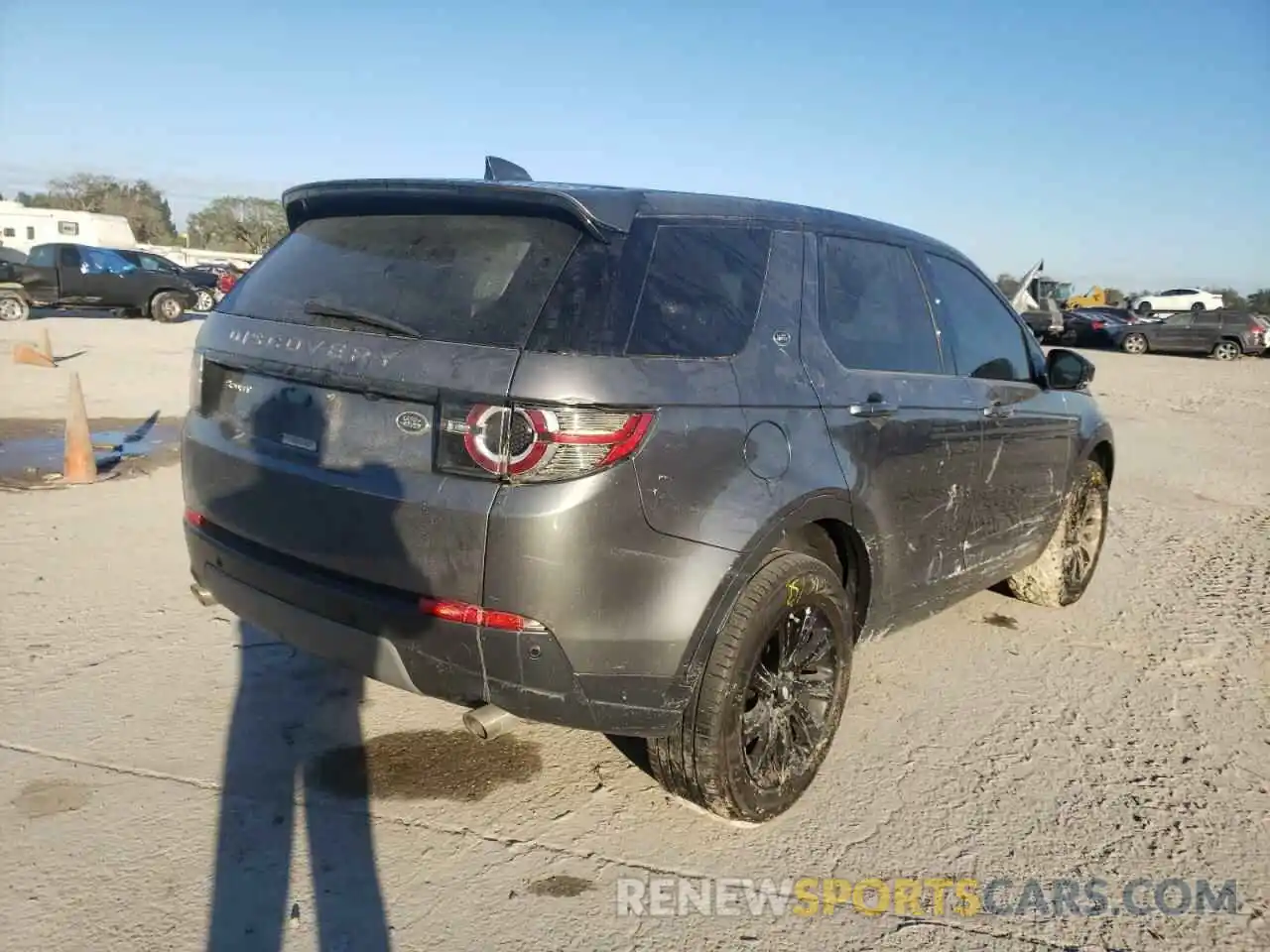 4 Photograph of a damaged car SALCP2FX0KH823680 LAND ROVER DISCOVERY 2019