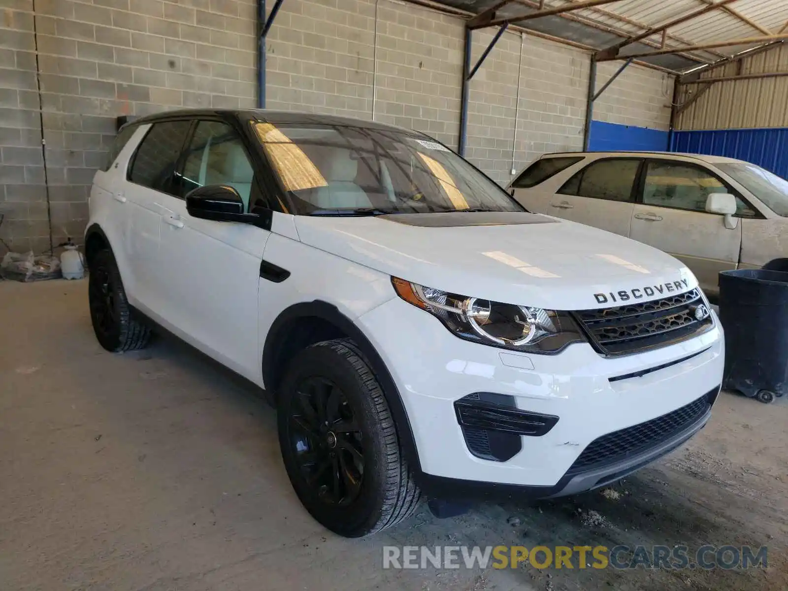 1 Photograph of a damaged car SALCP2FX0KH829947 LAND ROVER DISCOVERY 2019