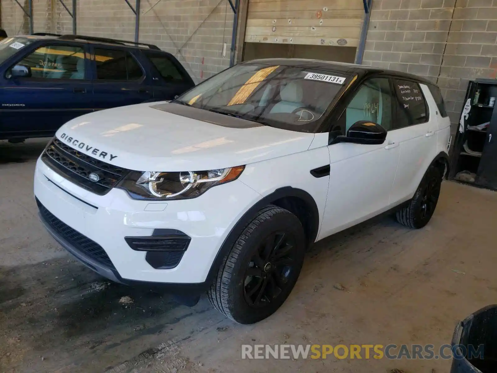 2 Photograph of a damaged car SALCP2FX0KH829947 LAND ROVER DISCOVERY 2019