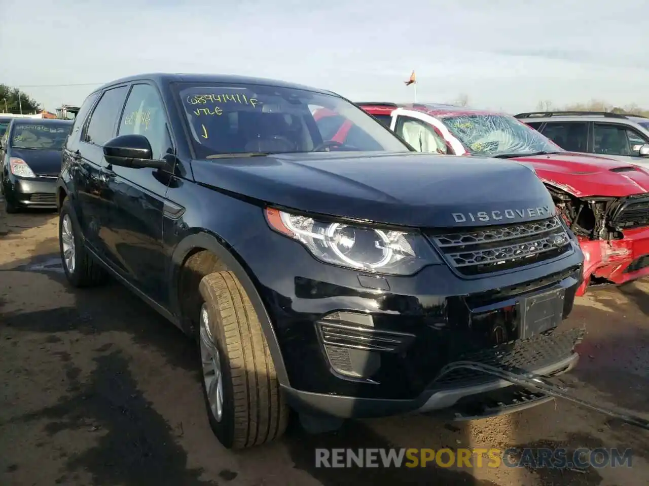 1 Photograph of a damaged car SALCP2FX1KH783237 LAND ROVER DISCOVERY 2019