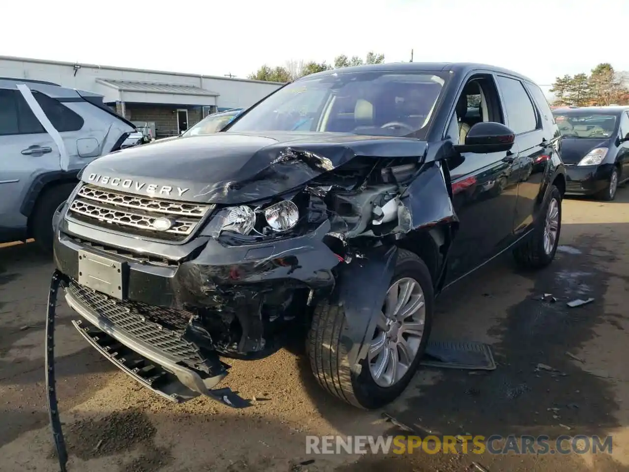 2 Photograph of a damaged car SALCP2FX1KH783237 LAND ROVER DISCOVERY 2019